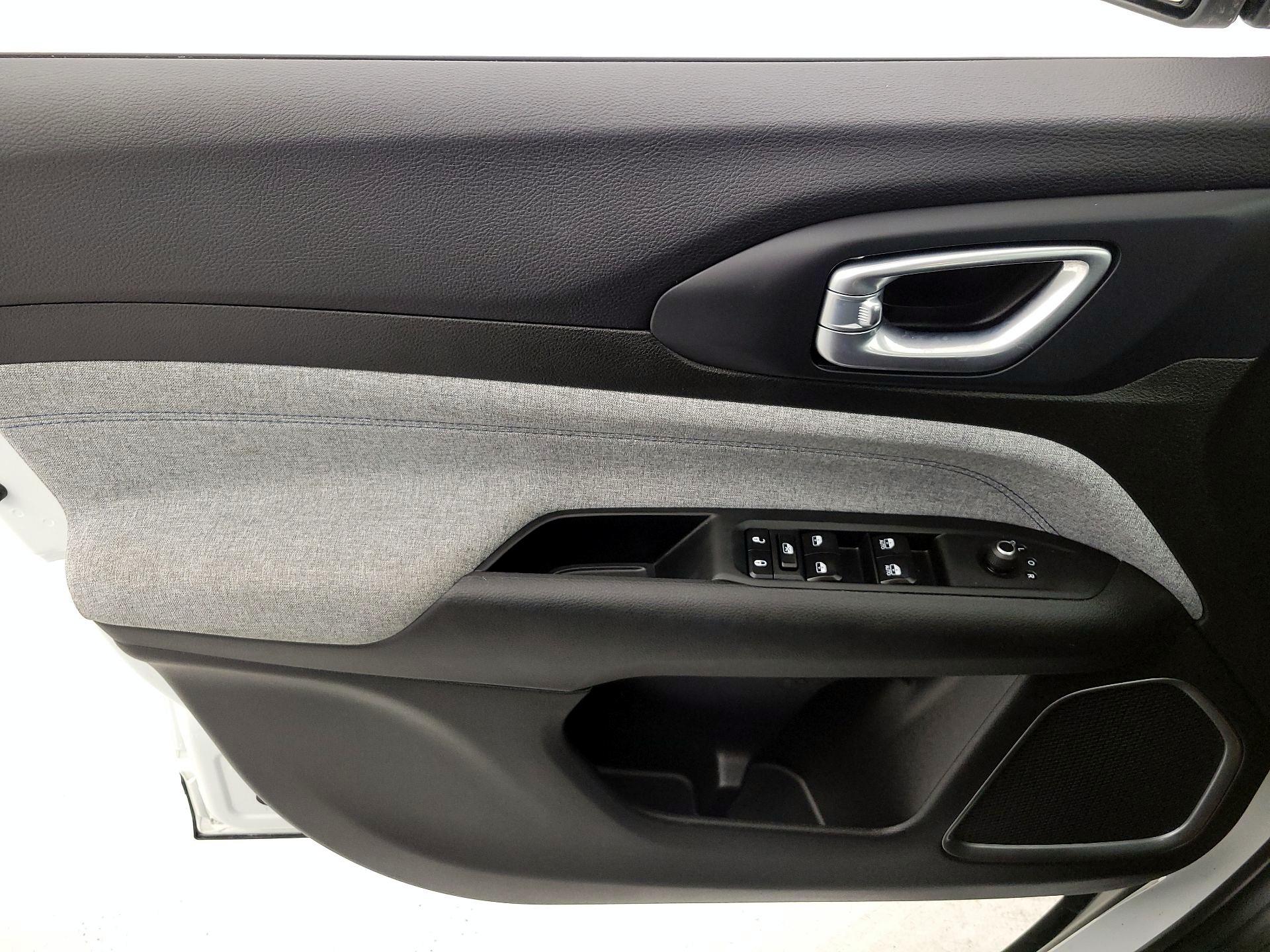 Thumbnail: 2023 Jeep Compass - 12