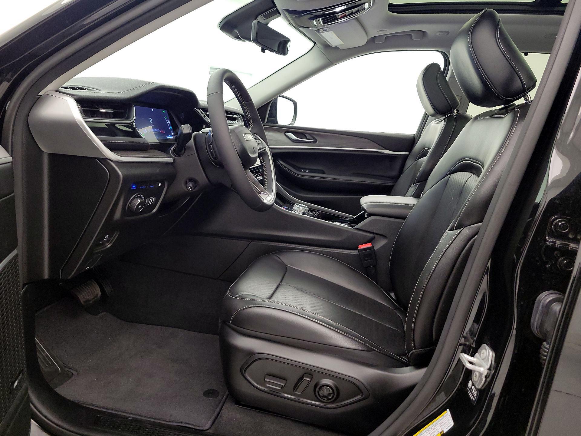 Thumbnail: 2023 Jeep Grand Cherokee - 11