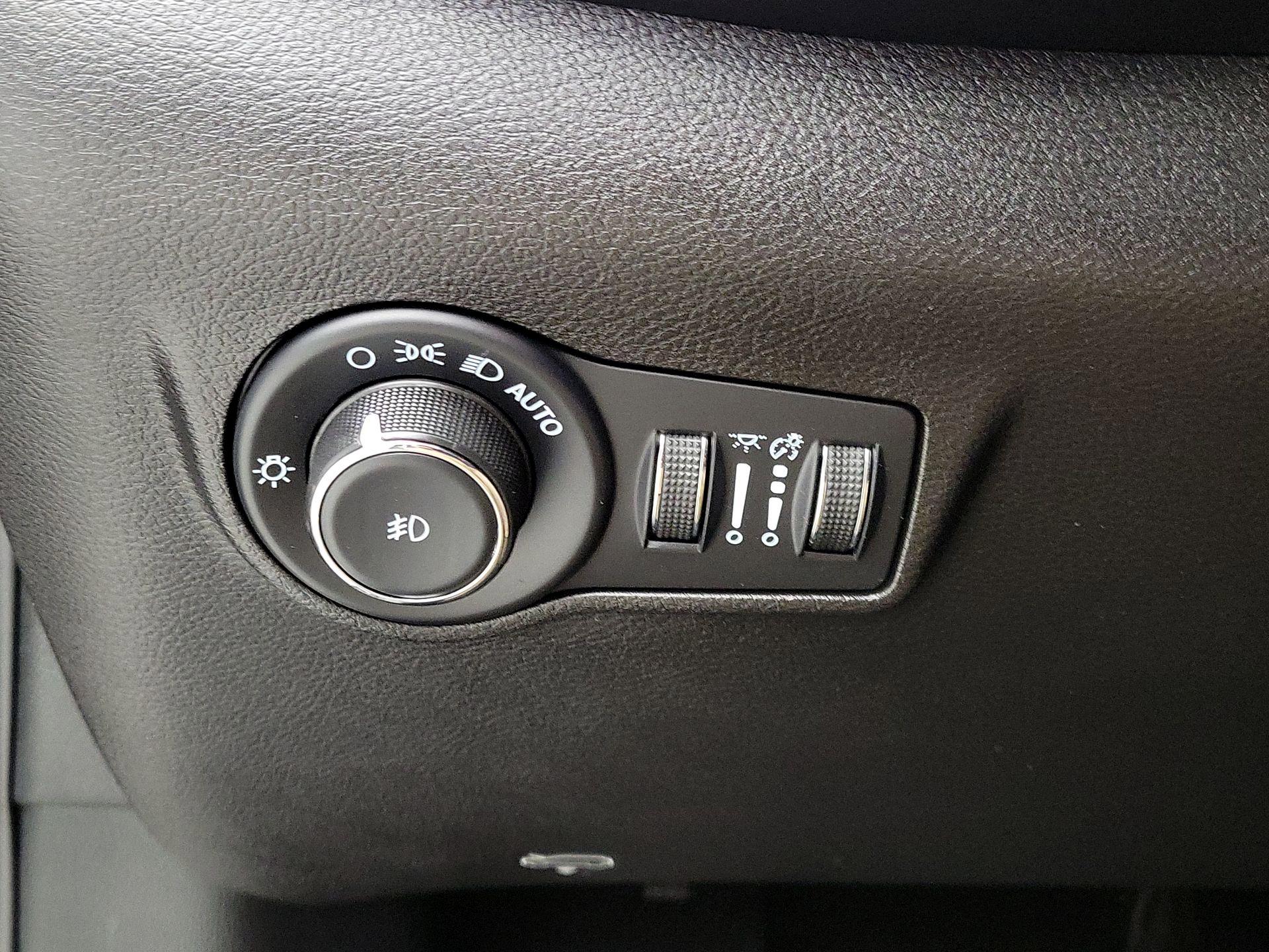 Thumbnail: 2023 Jeep Compass - 13