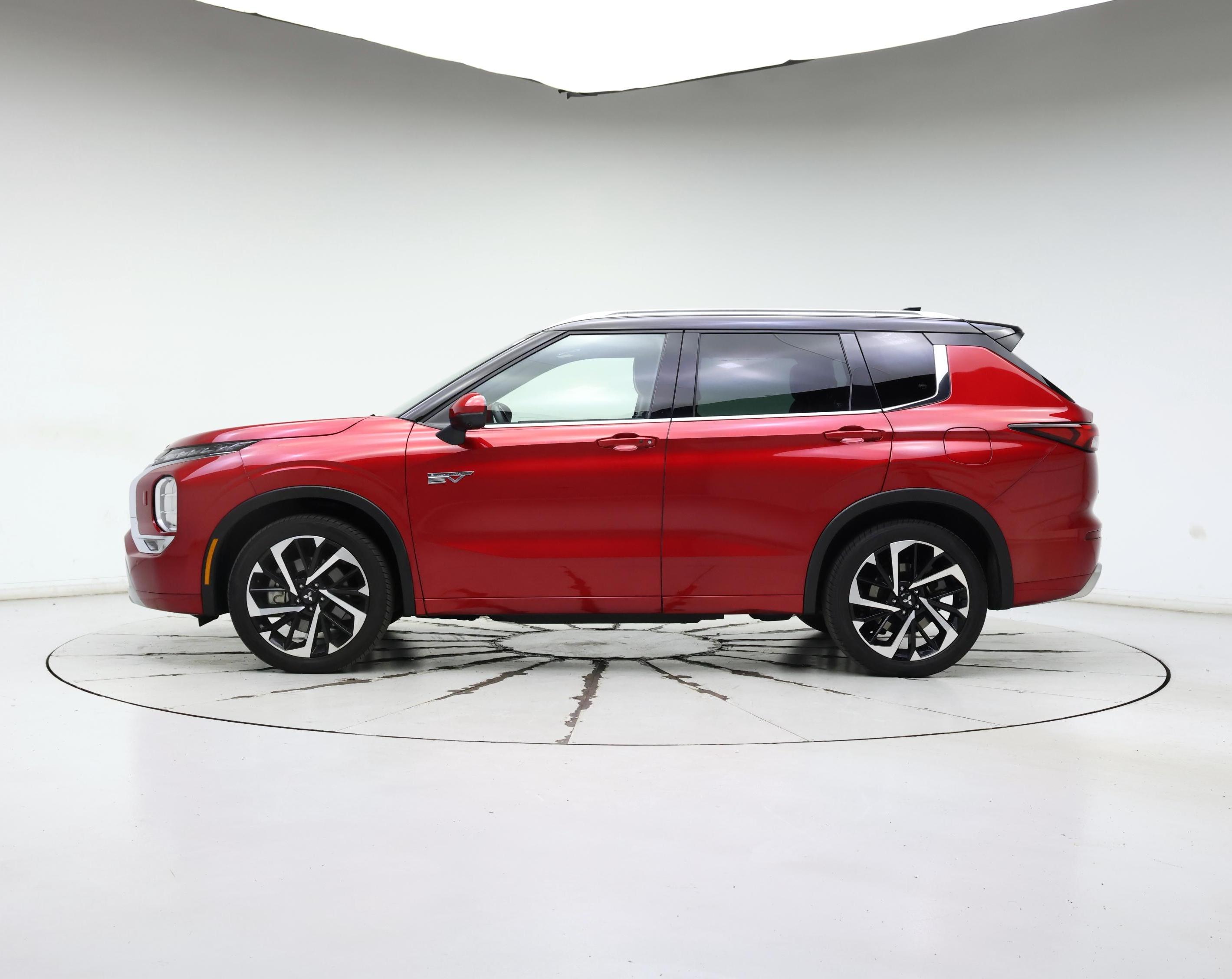 Thumbnail: 2023 Mitsubishi Outlander - 3