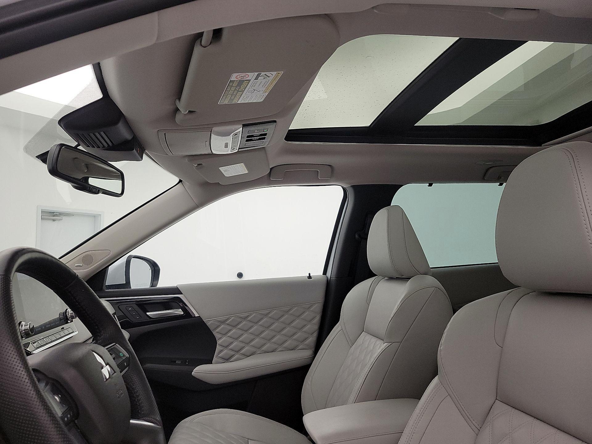 Thumbnail: 2023 Mitsubishi Outlander - 20