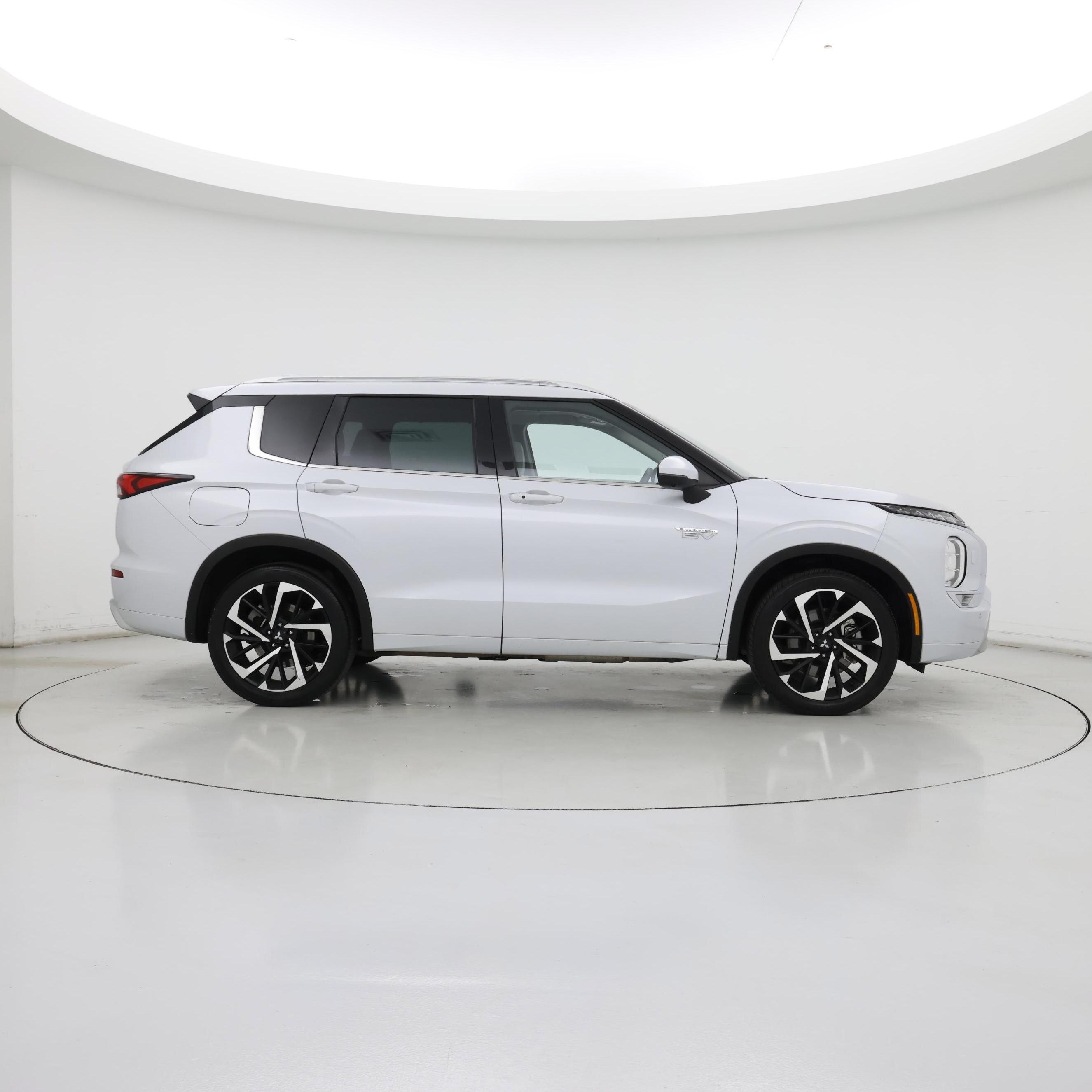 Thumbnail: 2023 Mitsubishi Outlander - 7