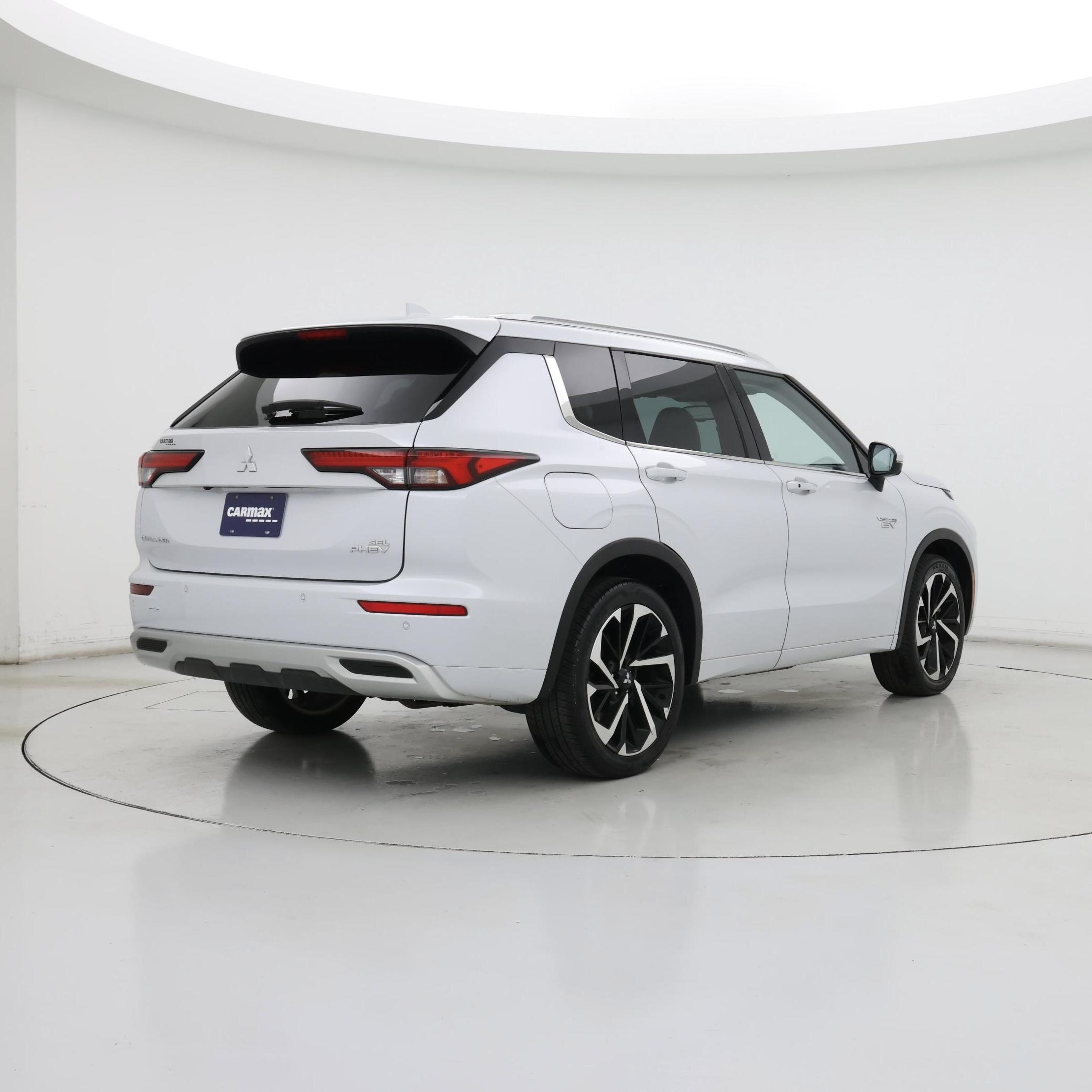 Thumbnail: 2023 Mitsubishi Outlander - 8
