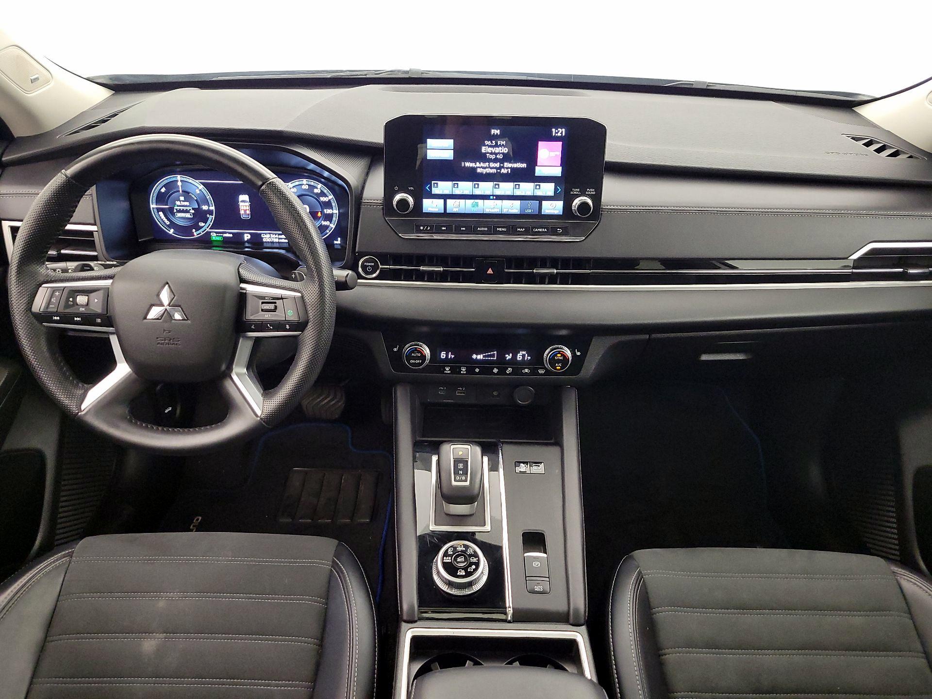 Thumbnail: 2023 Mitsubishi Outlander - 9