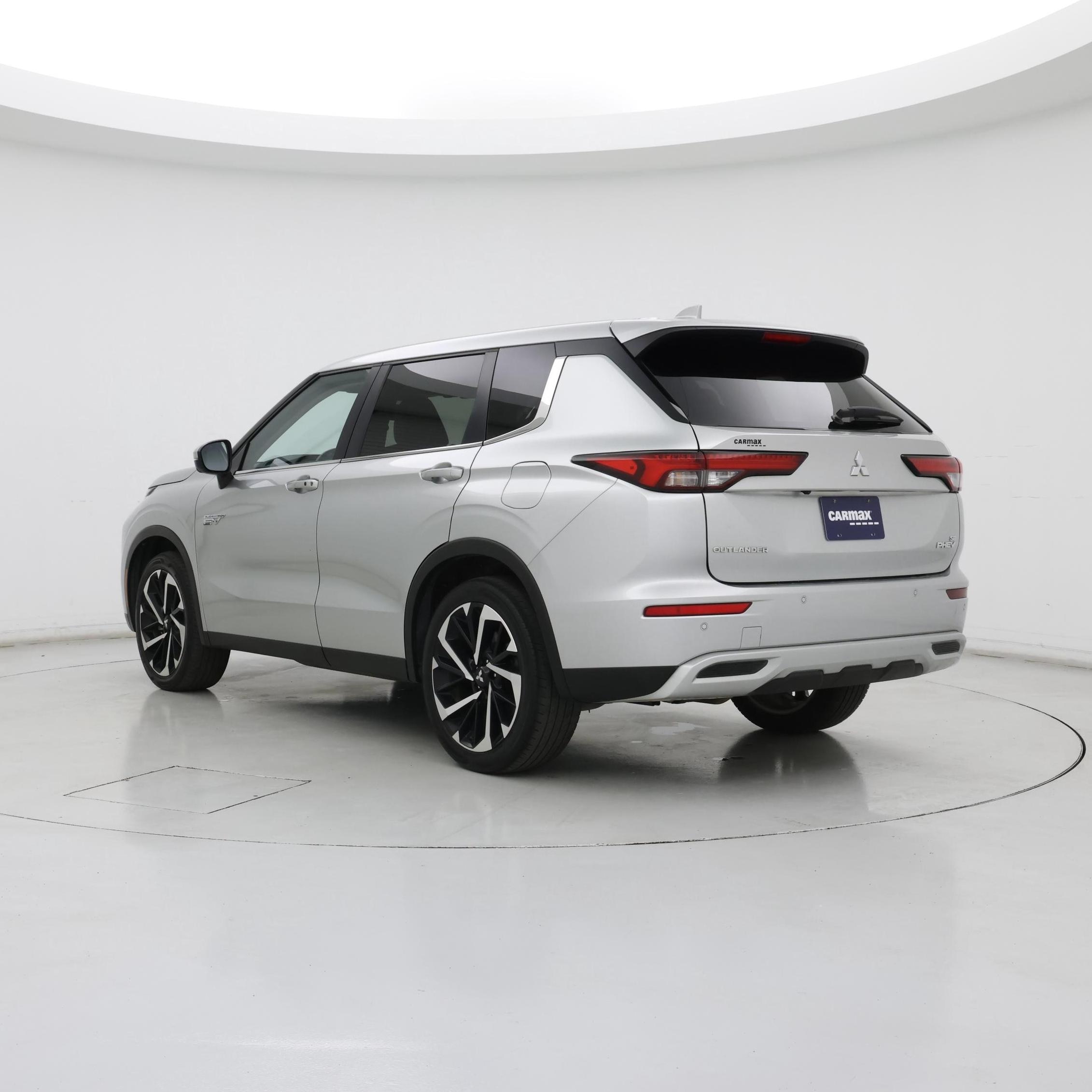 Thumbnail: 2023 Mitsubishi Outlander - 2