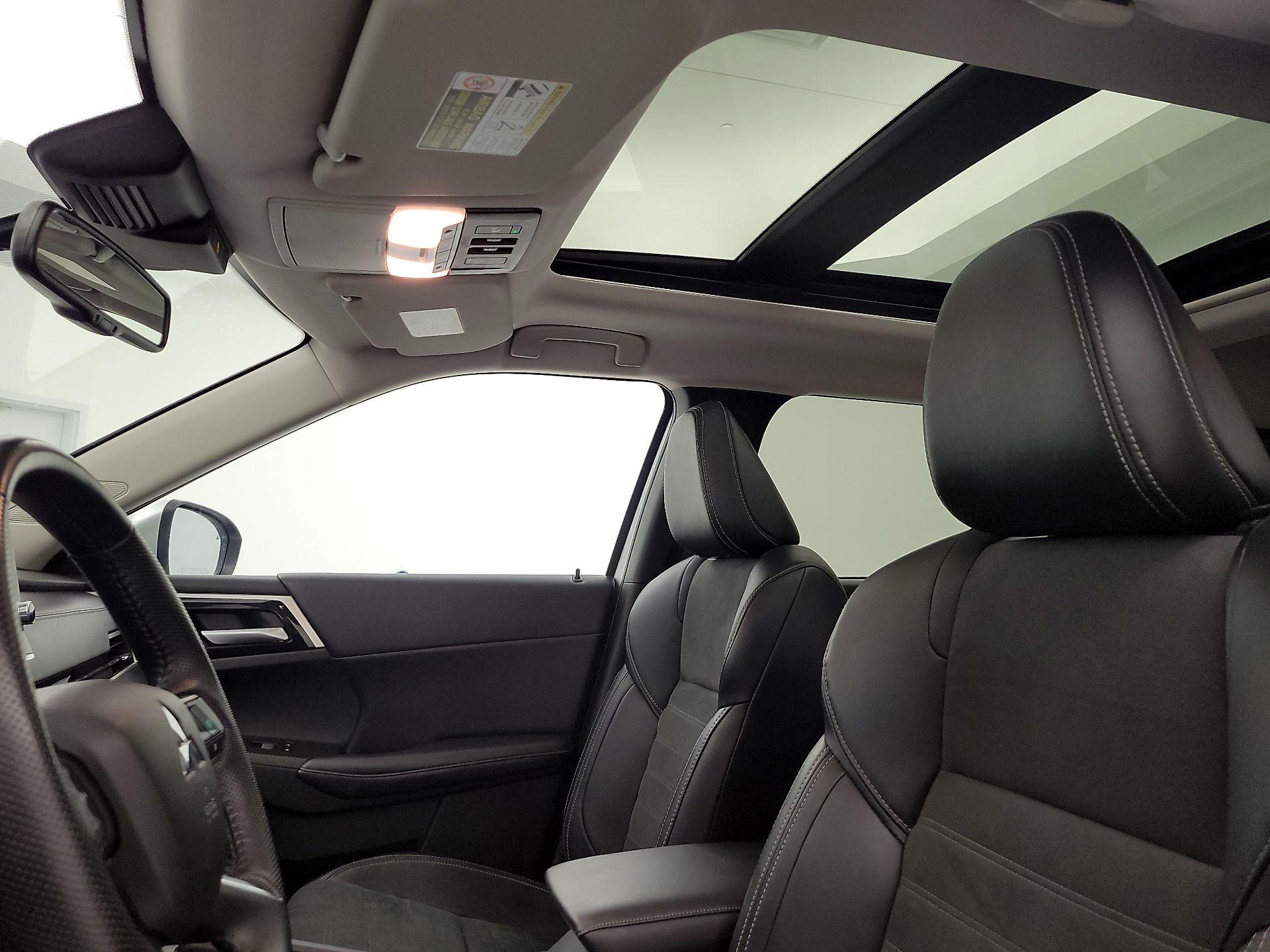 Thumbnail: 2023 Mitsubishi Outlander - 20