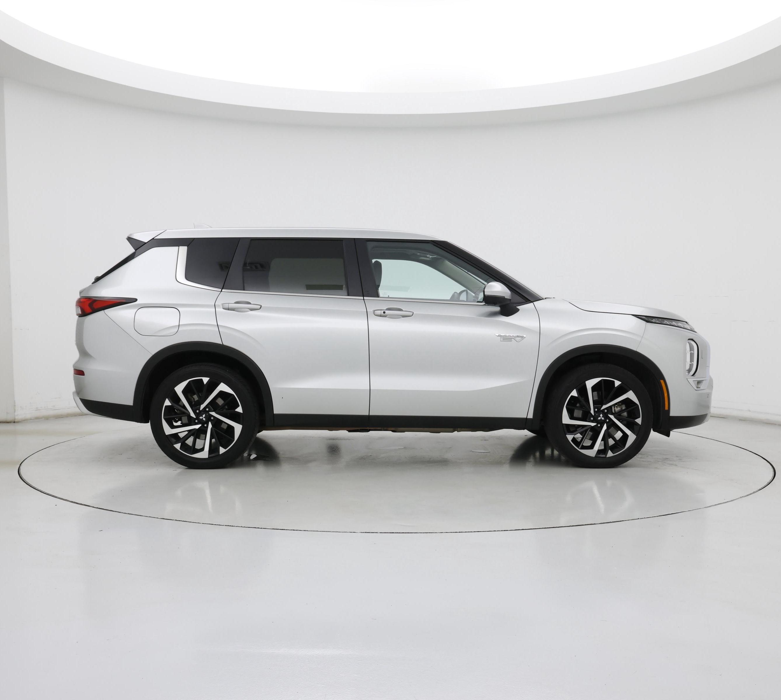 Thumbnail: 2023 Mitsubishi Outlander - 7
