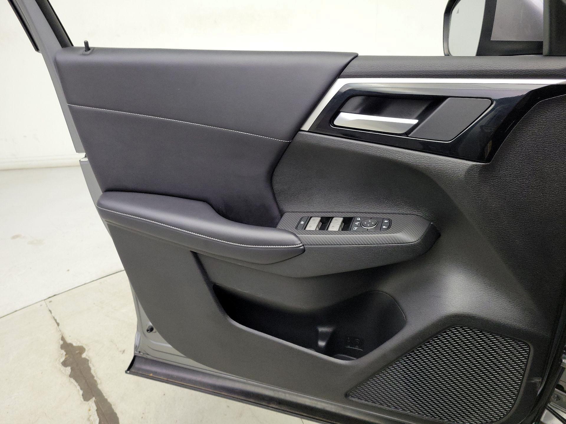 Thumbnail: 2023 Mitsubishi Outlander - 12