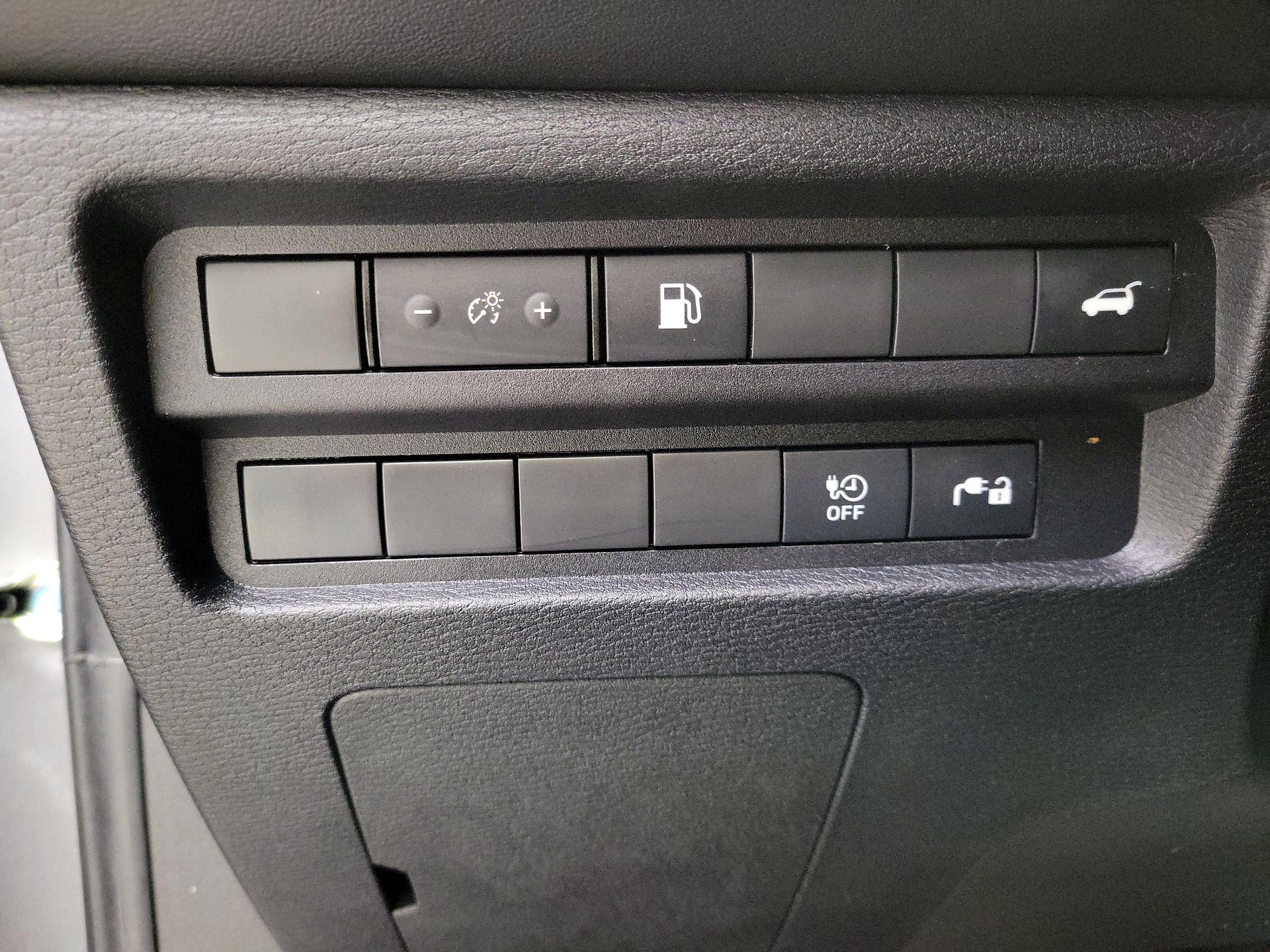 Thumbnail: 2023 Mitsubishi Outlander - 13