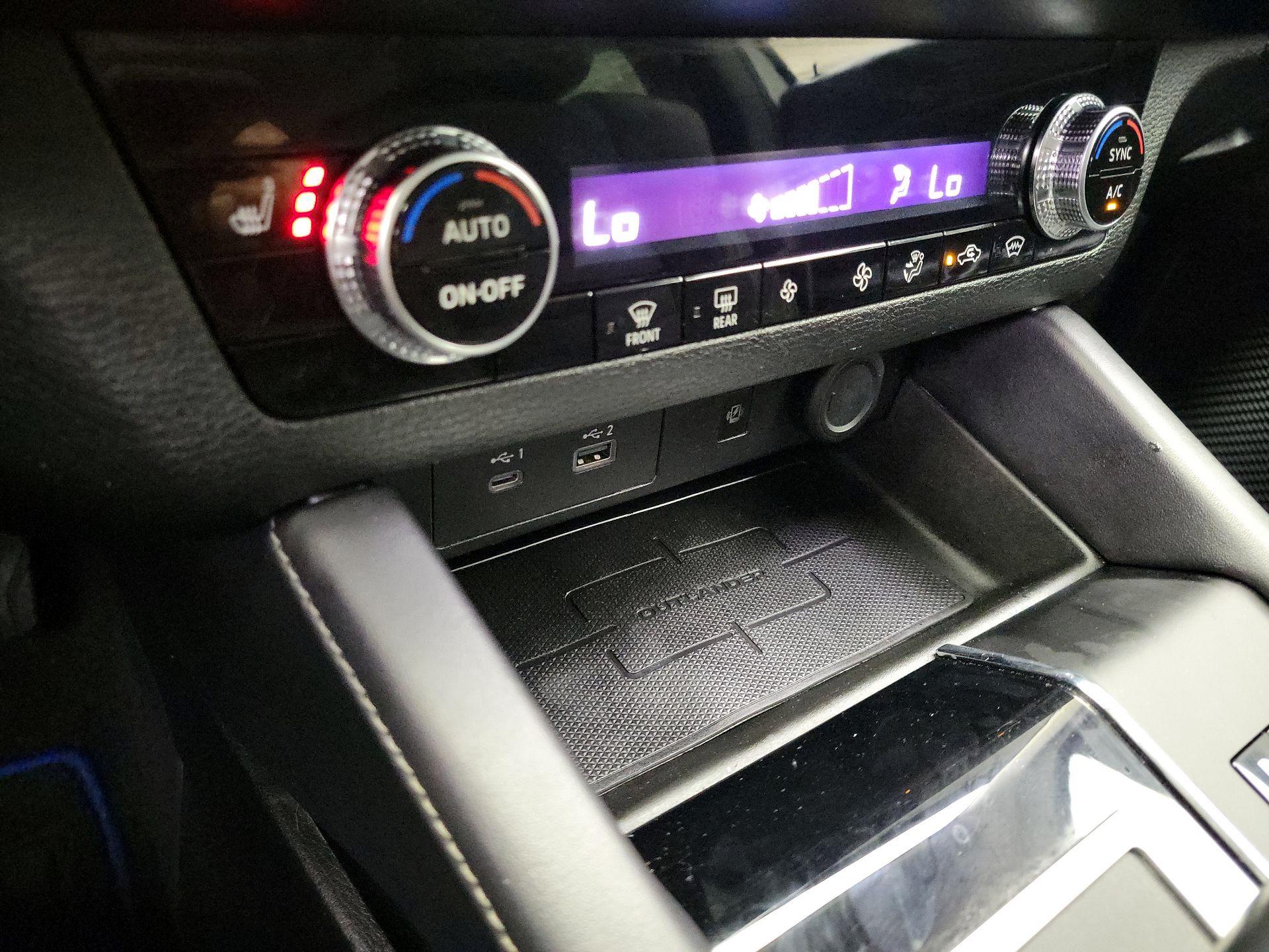 Thumbnail: 2023 Mitsubishi Outlander - 17