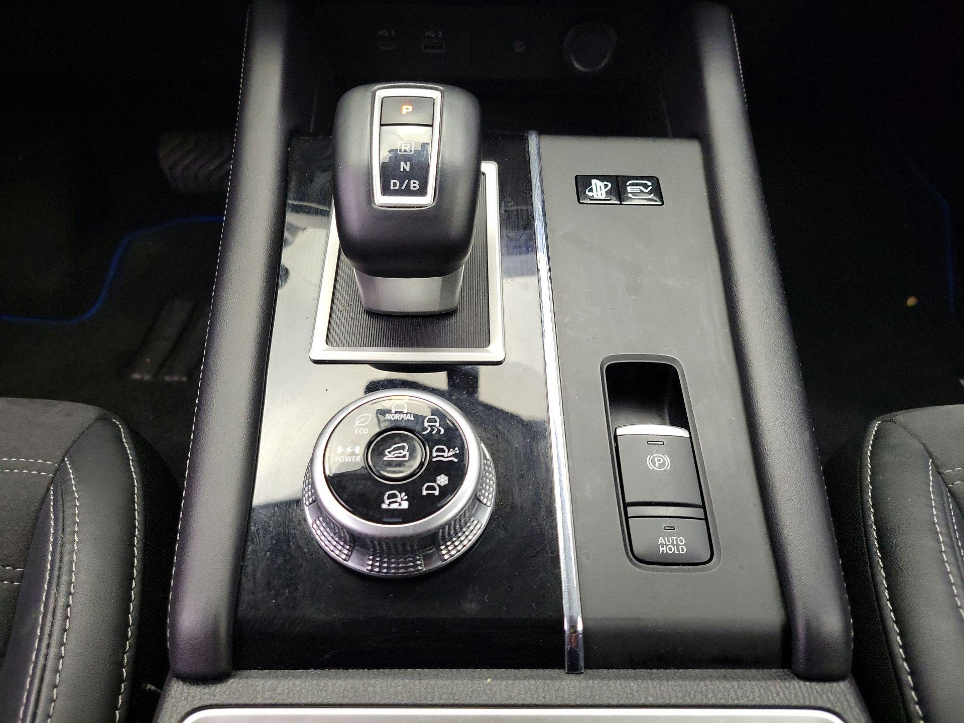 Thumbnail: 2023 Mitsubishi Outlander - 18