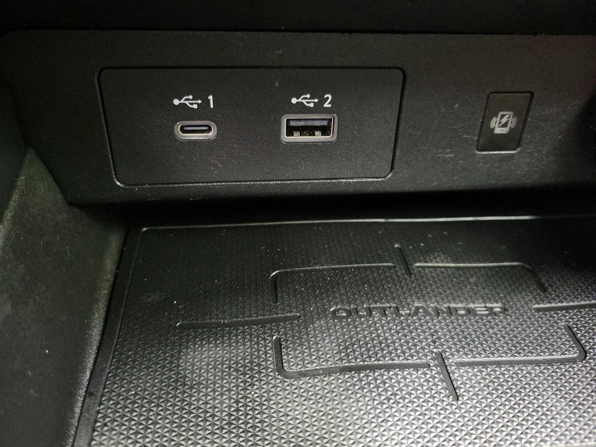 Thumbnail: 2023 Mitsubishi Outlander - 19