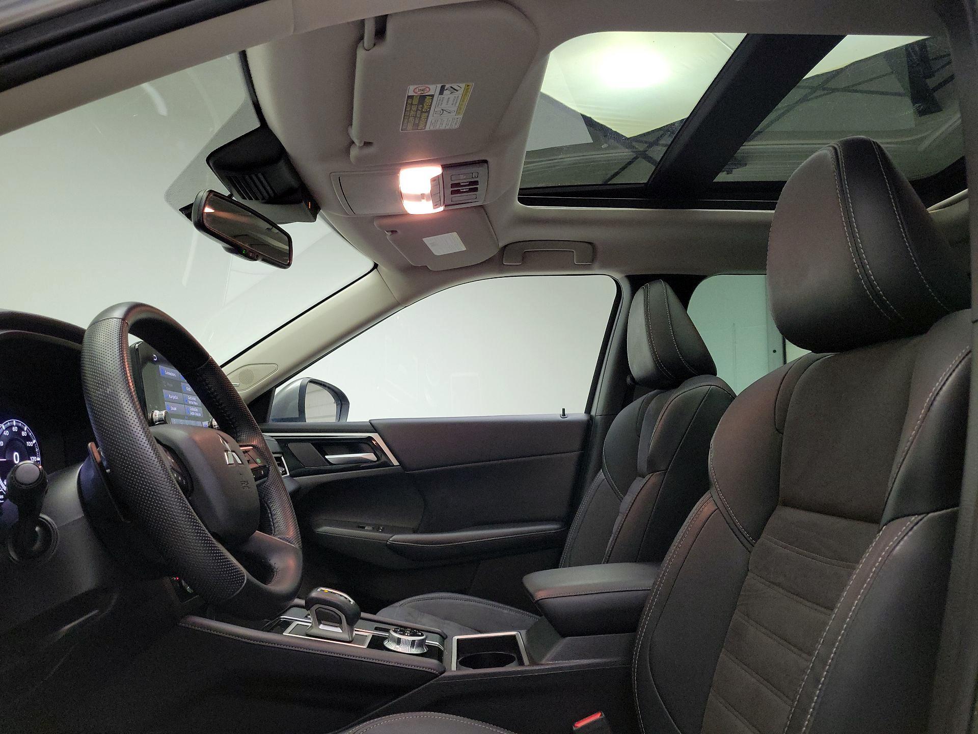 Thumbnail: 2023 Mitsubishi Outlander - 20