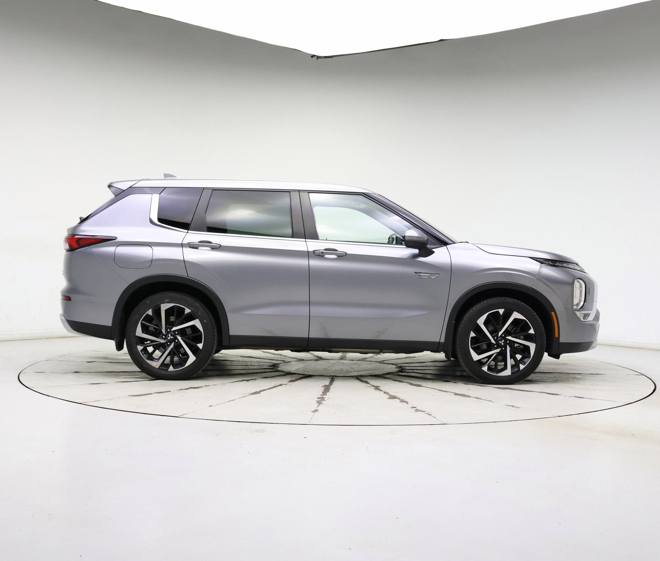 Thumbnail: 2023 Mitsubishi Outlander - 7