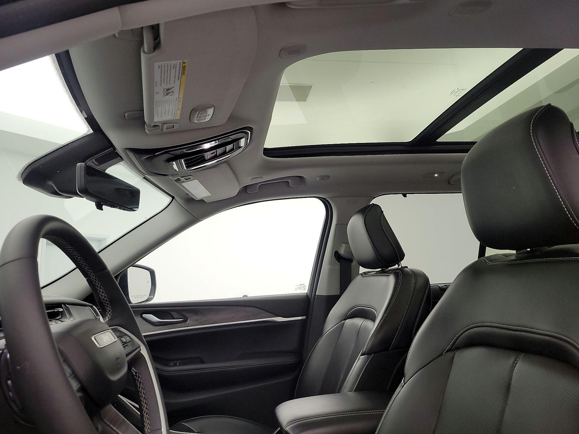 Thumbnail: 2023 Jeep Grand Cherokee - 20