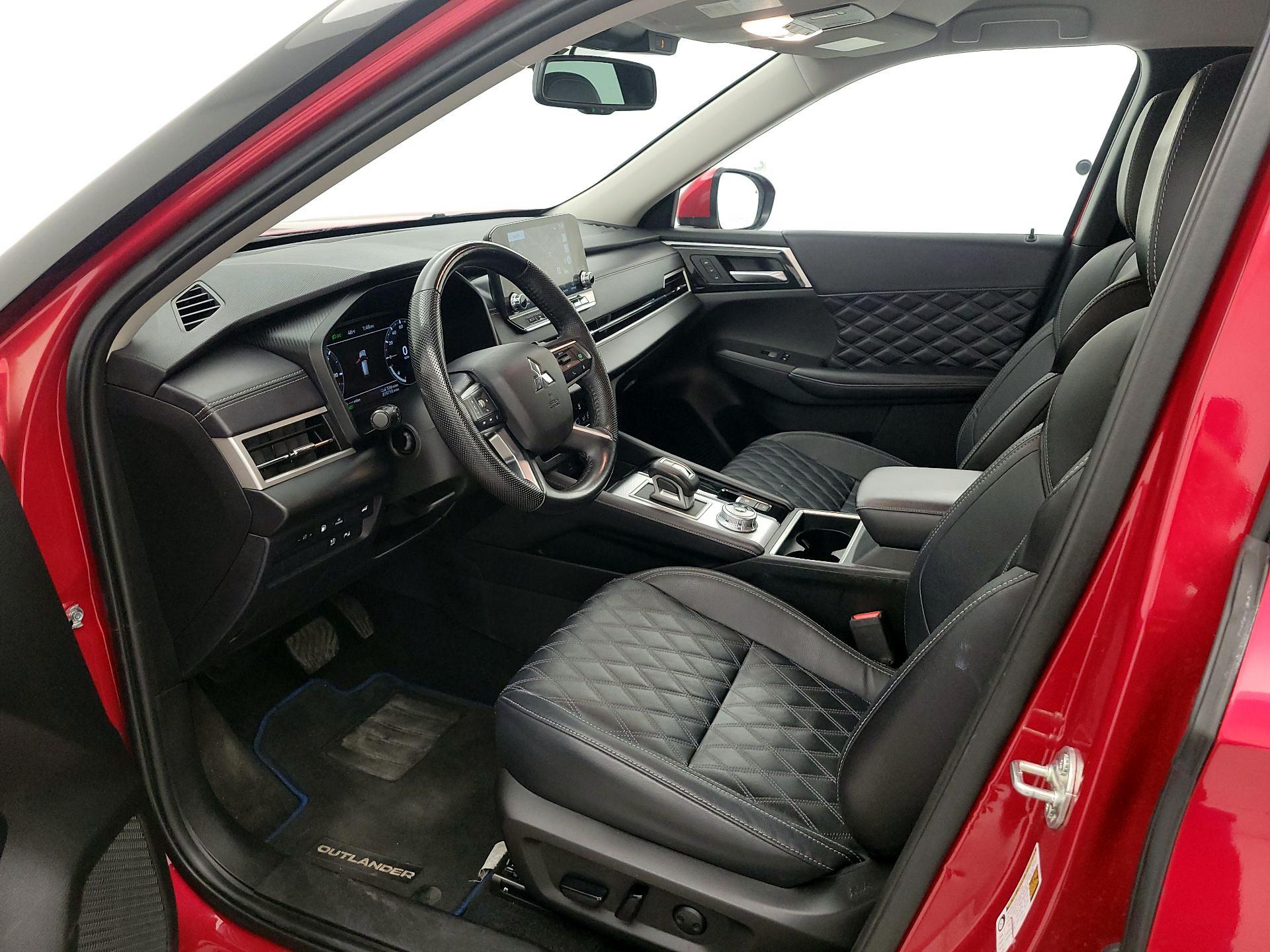 Thumbnail: 2023 Mitsubishi Outlander - 11