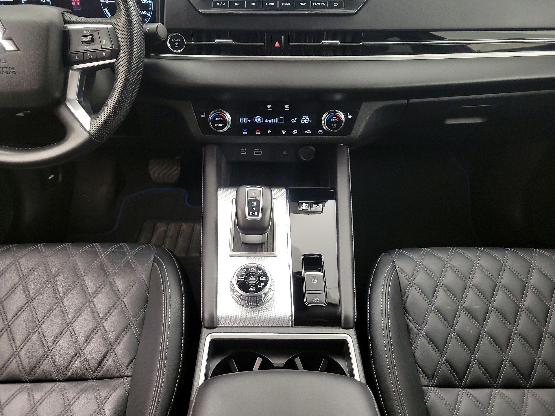 Thumbnail: 2023 Mitsubishi Outlander - 18