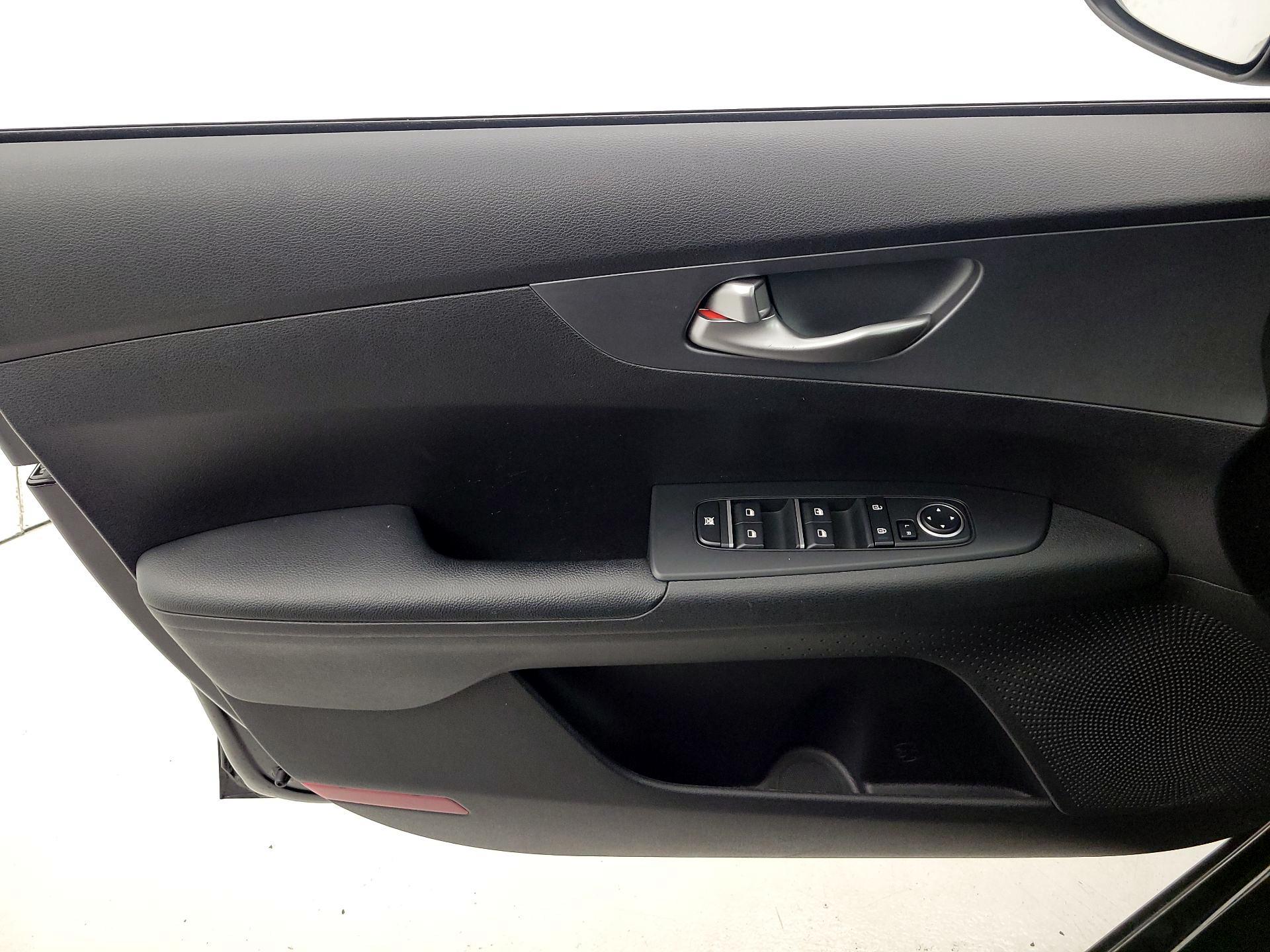 Thumbnail: 2021 Kia Forte - 12