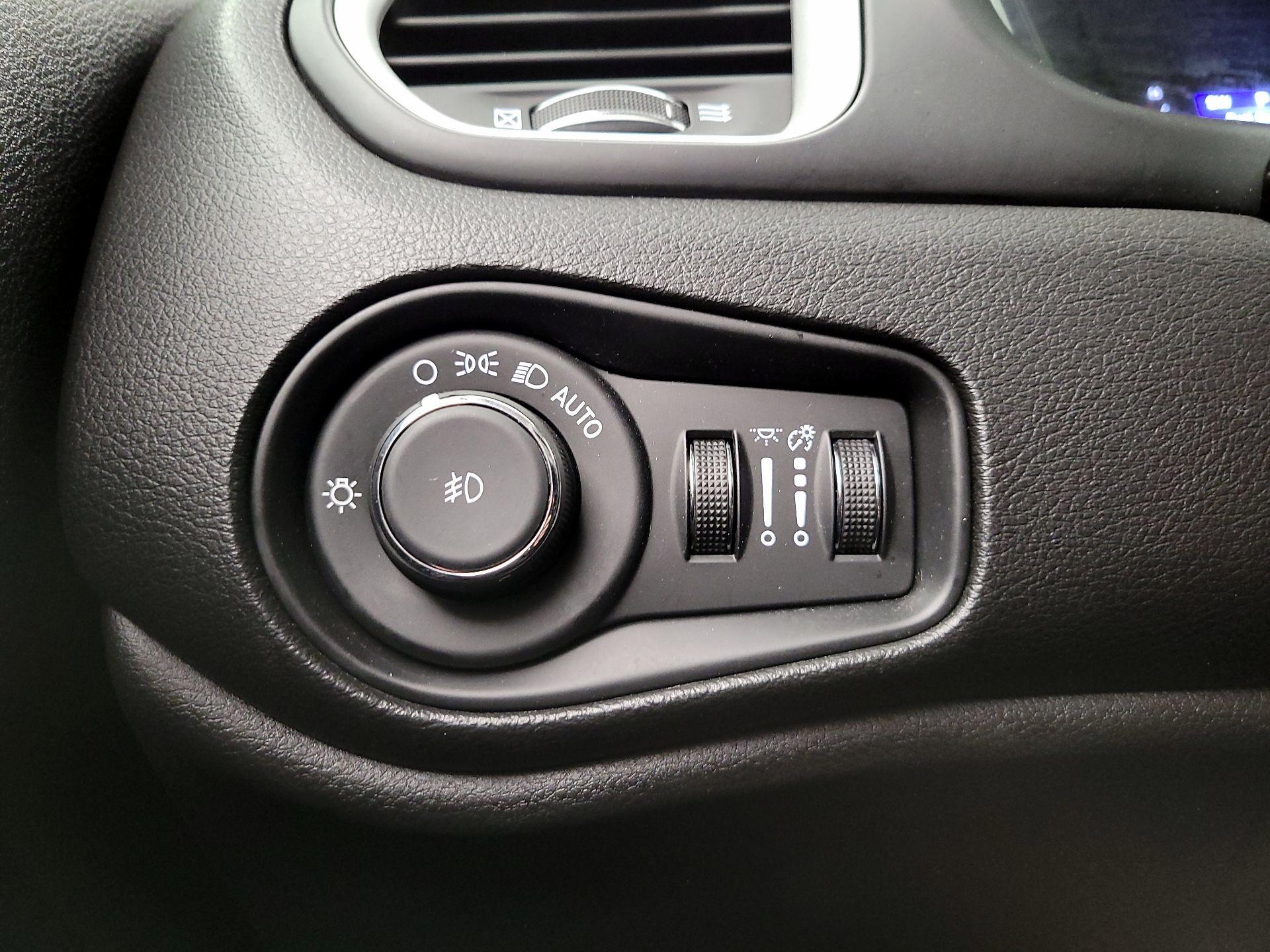 Thumbnail: 2020 Jeep Renegade - 13