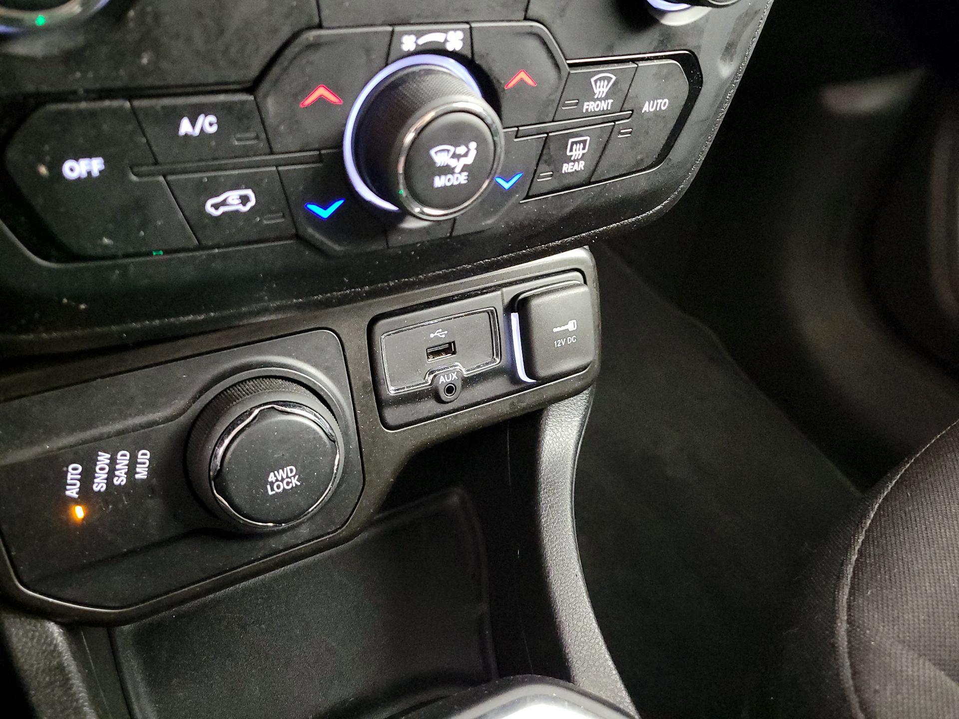 Thumbnail: 2020 Jeep Renegade - 18