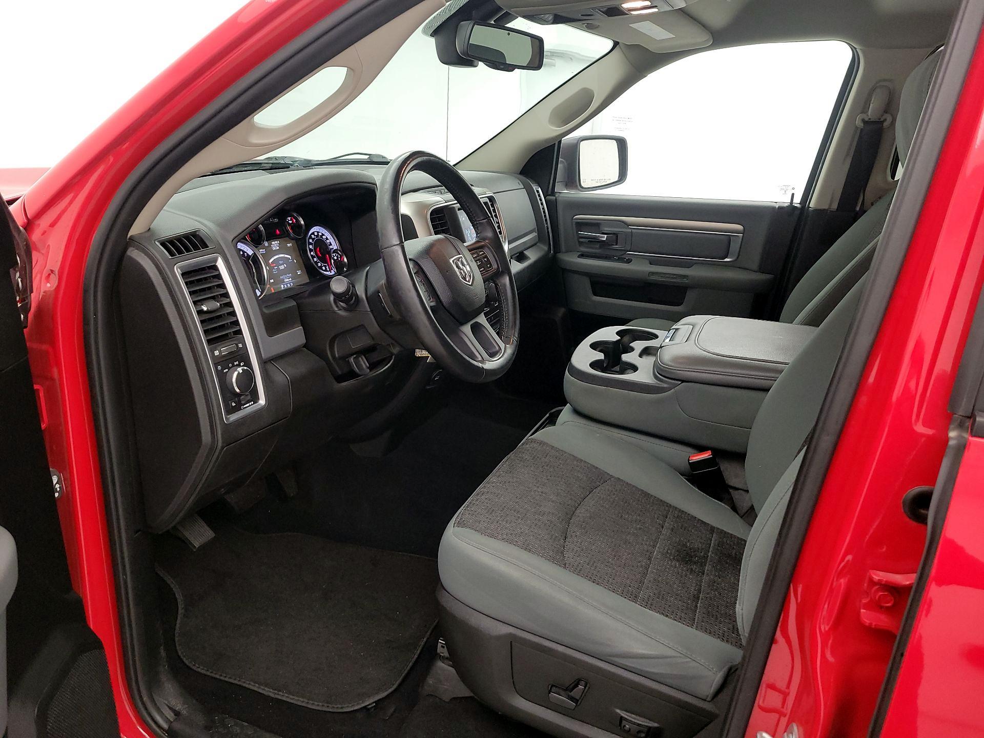 Thumbnail: 2019 RAM 1500 Classic - 11