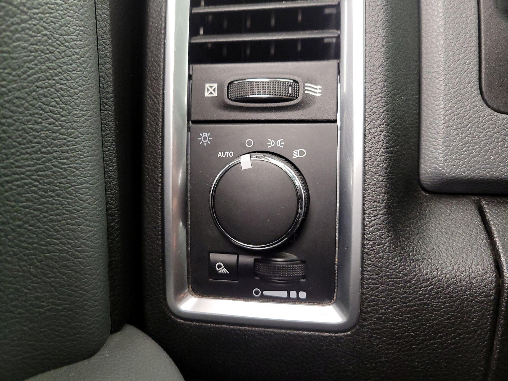 Thumbnail: 2019 RAM 1500 Classic - 13