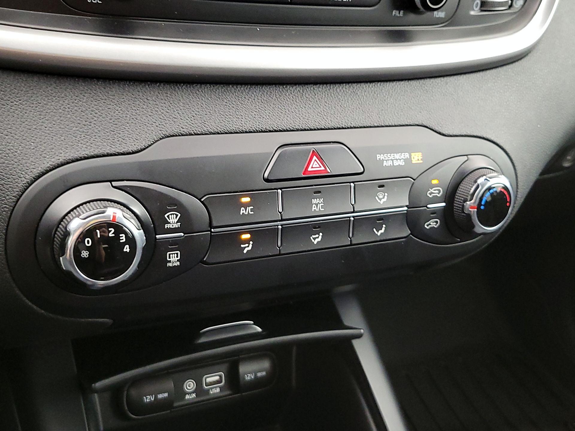 Thumbnail: 2017 Kia Sorento - 16