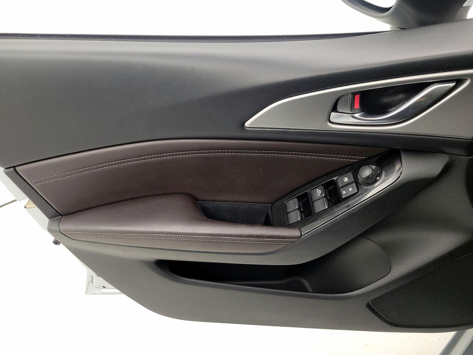 Thumbnail: 2018 Mazda Mazda3 - 12