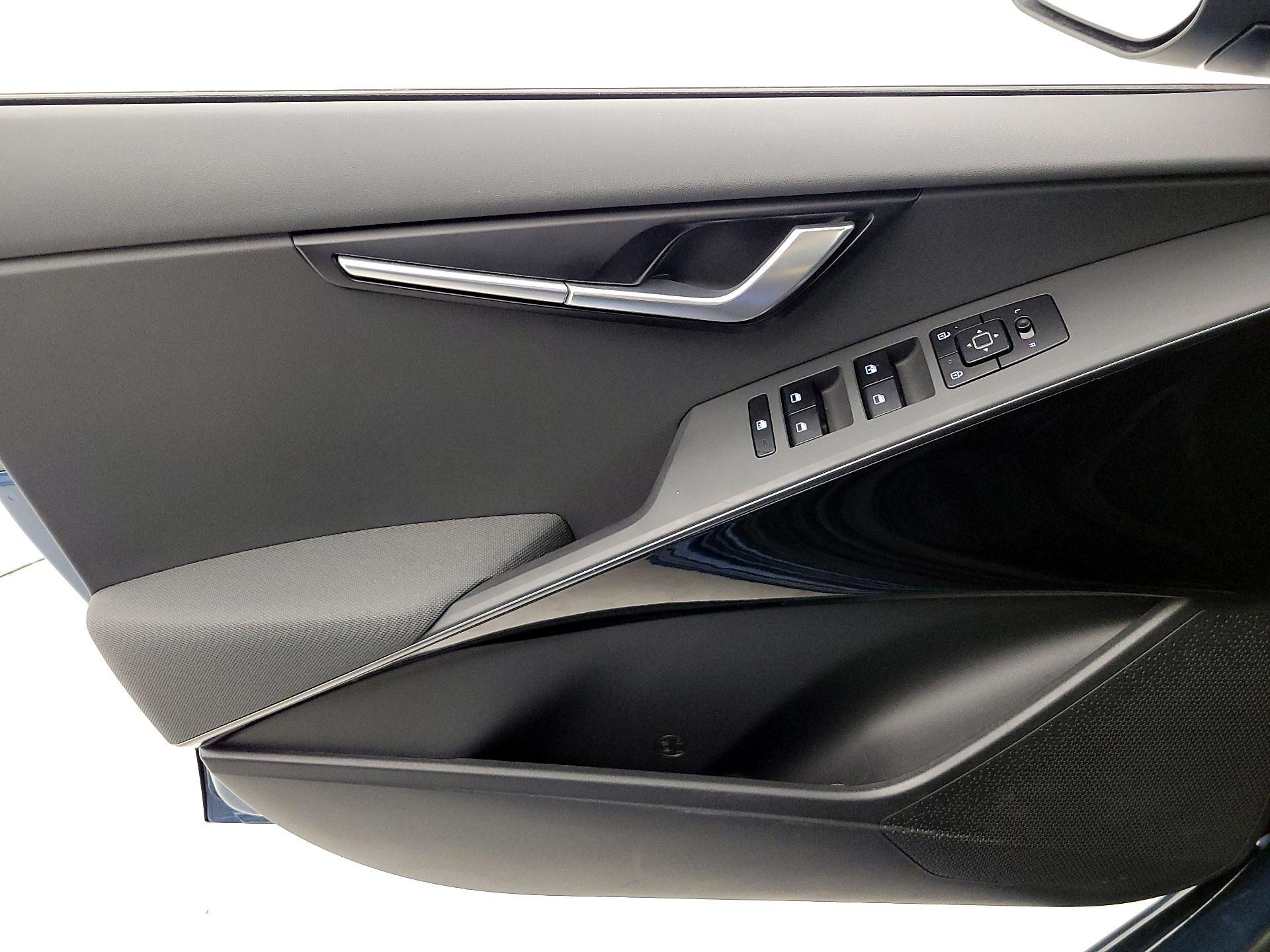 Thumbnail: 2023 Kia Niro - 12