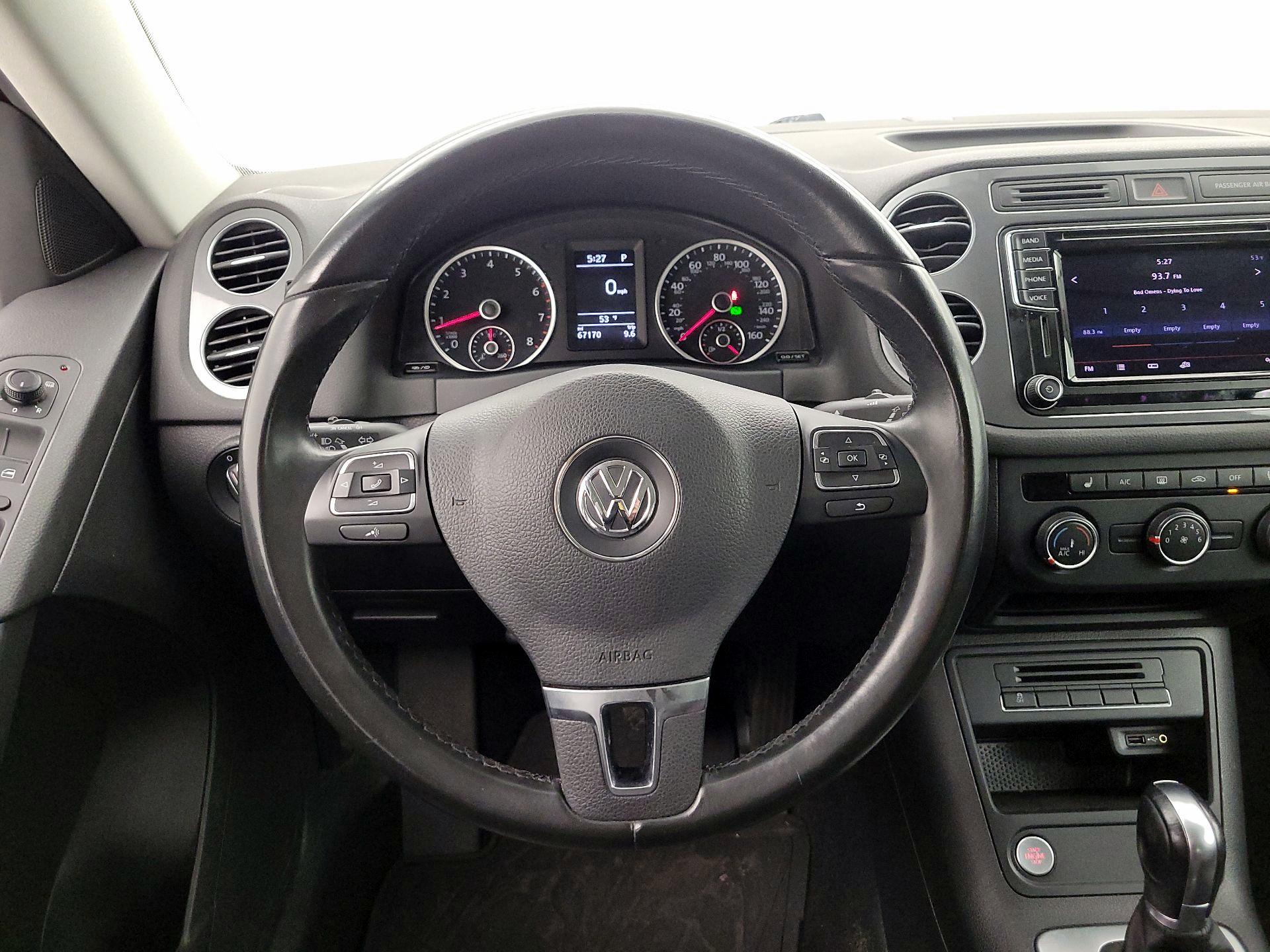 Thumbnail: 2017 Volkswagen Tiguan - 10