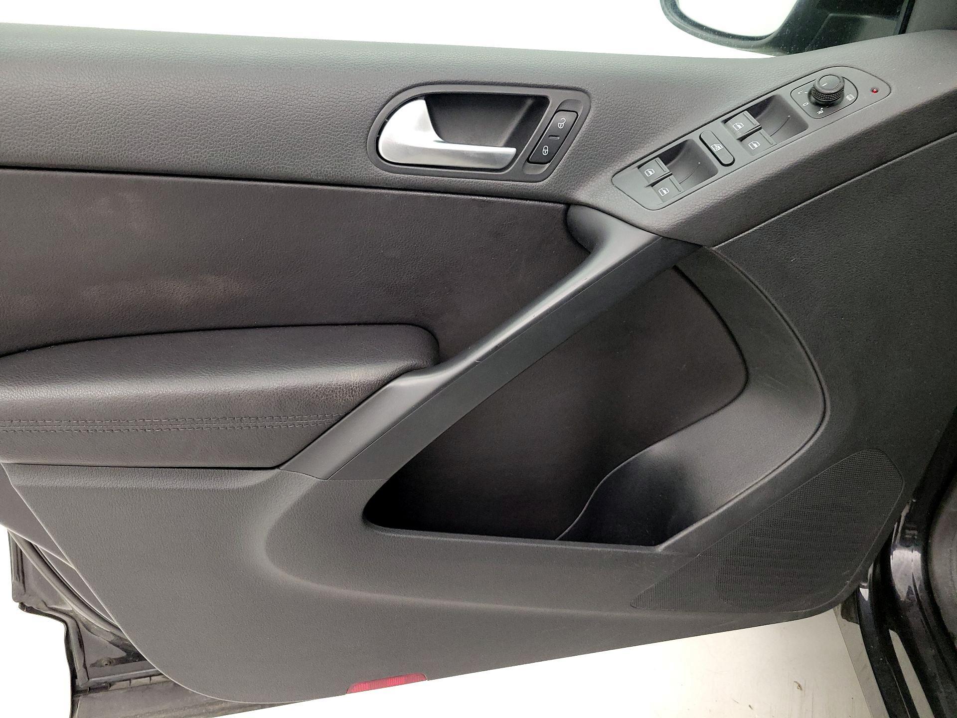 Thumbnail: 2017 Volkswagen Tiguan - 12