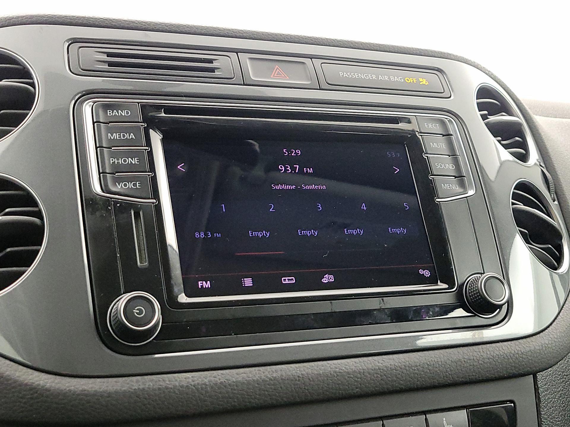 Thumbnail: 2017 Volkswagen Tiguan - 15