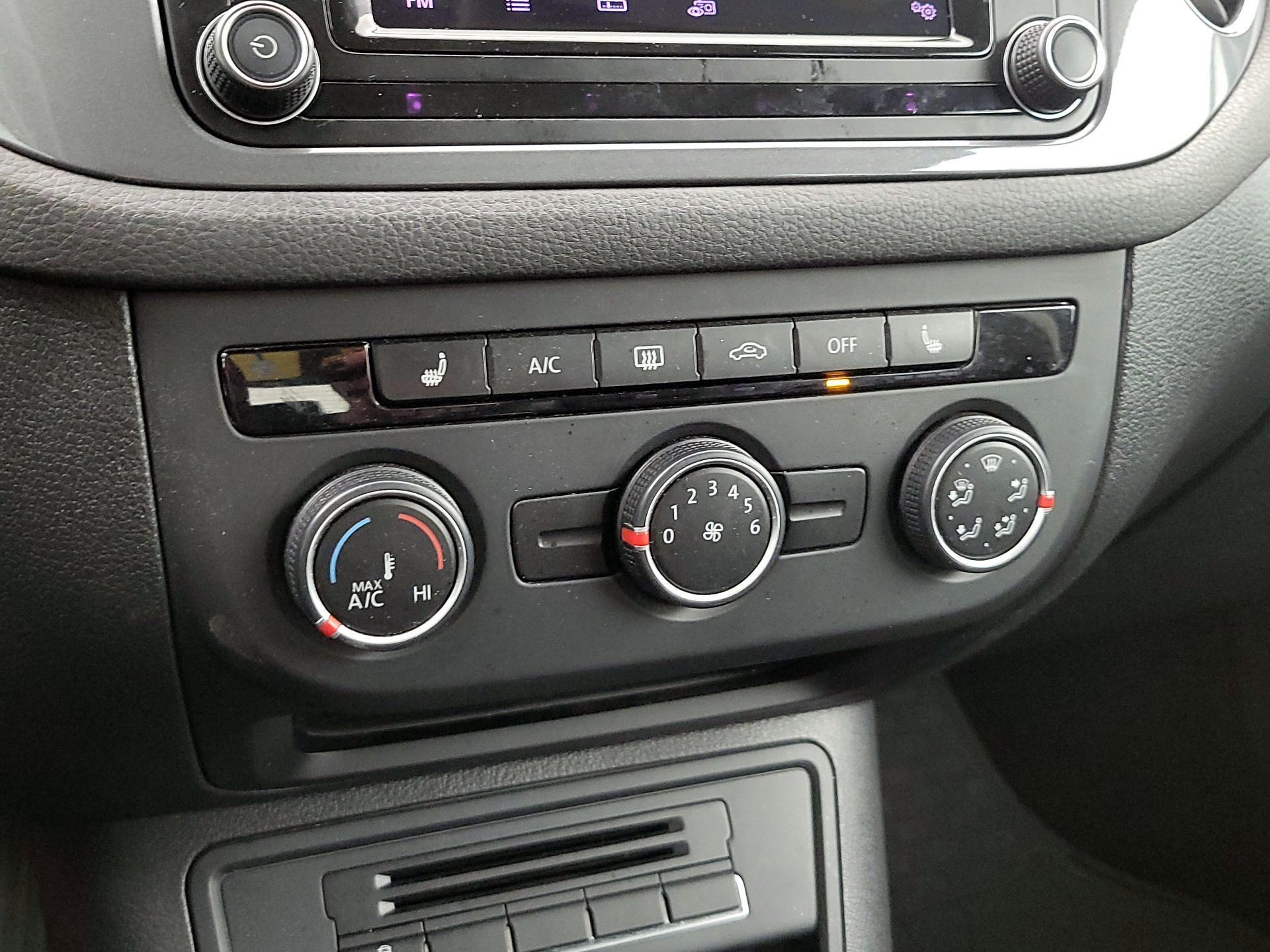 Thumbnail: 2017 Volkswagen Tiguan - 16