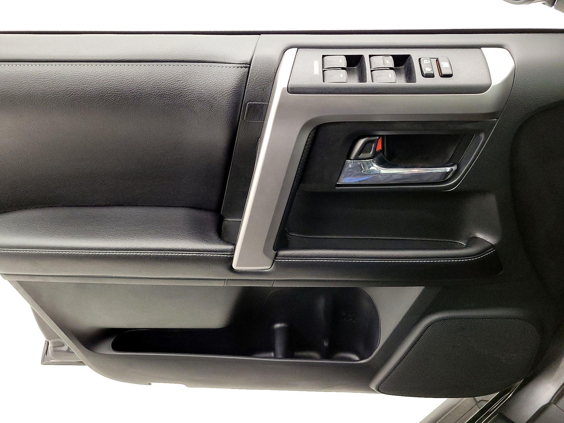 Thumbnail: 2016 Toyota 4Runner - 12