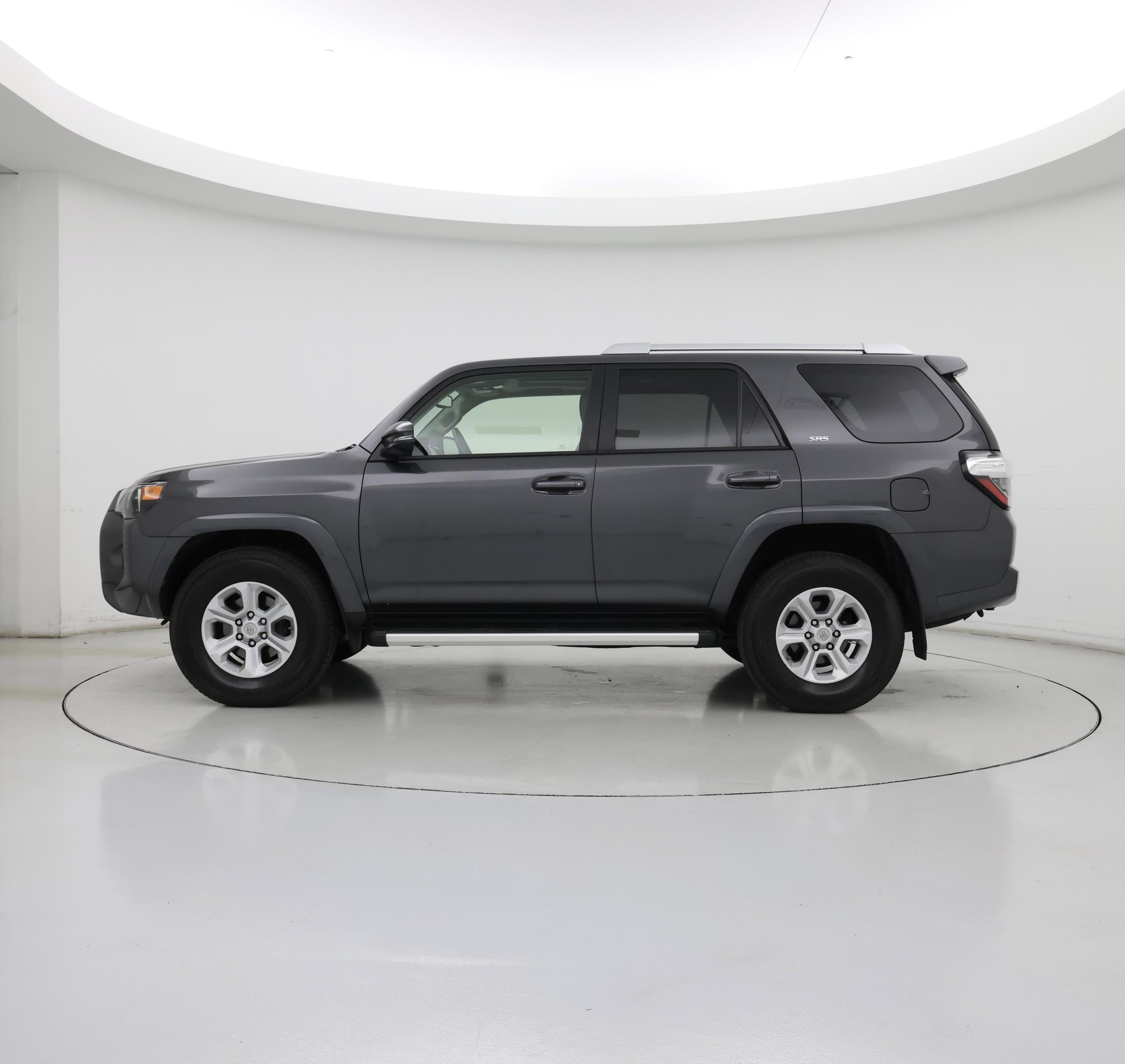 Thumbnail: 2016 Toyota 4Runner - 3
