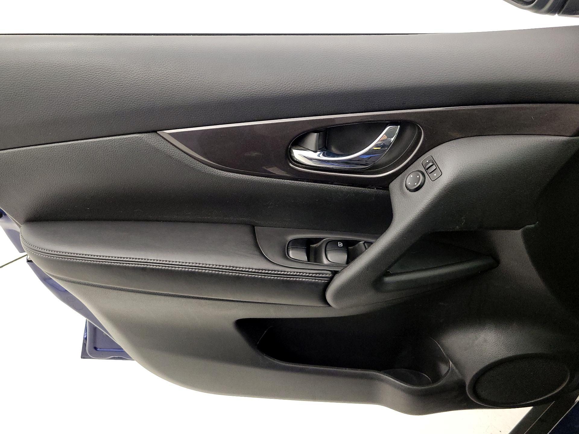 Thumbnail: 2019 Nissan Rogue - 12