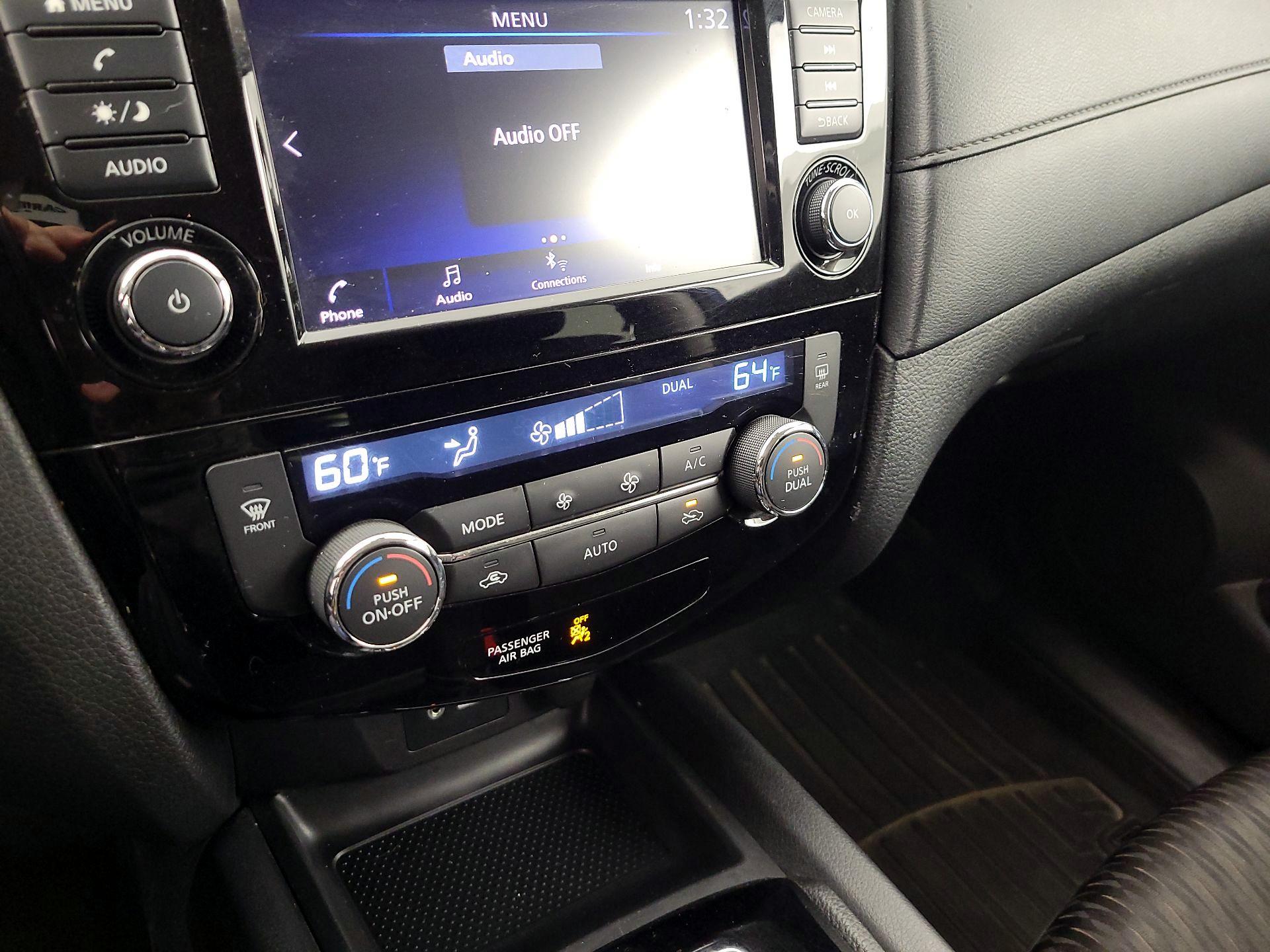 Thumbnail: 2019 Nissan Rogue - 16