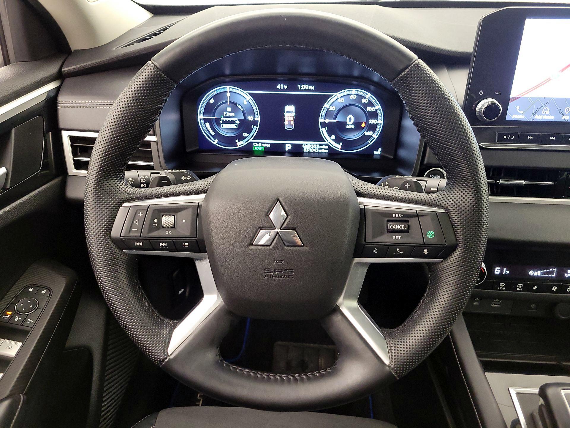 Thumbnail: 2023 Mitsubishi Outlander - 10