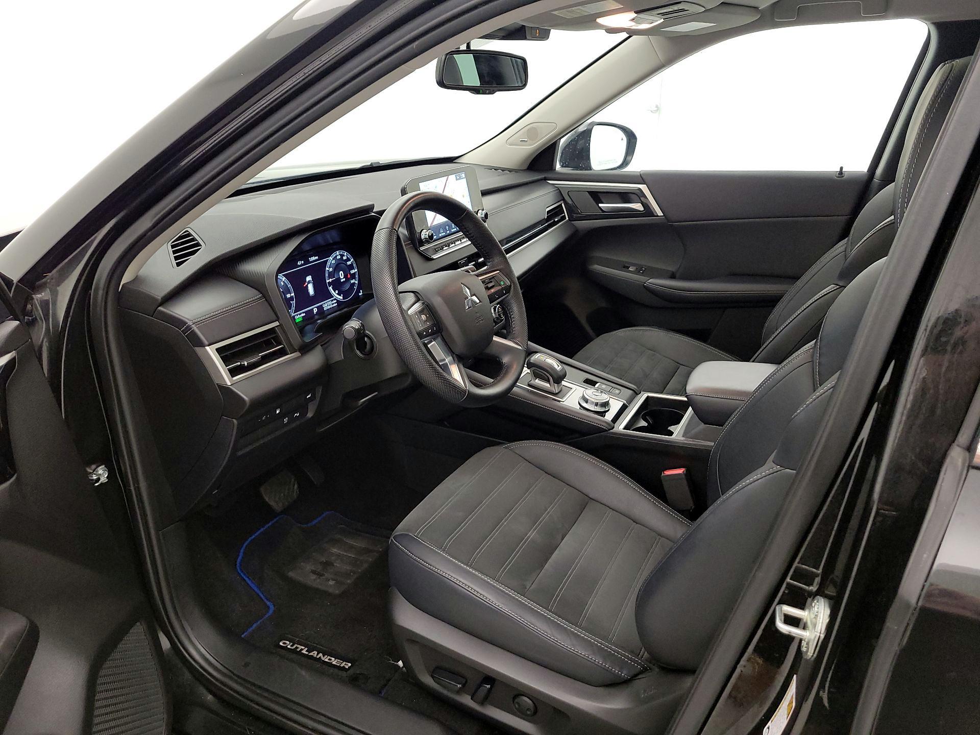 Thumbnail: 2023 Mitsubishi Outlander - 11