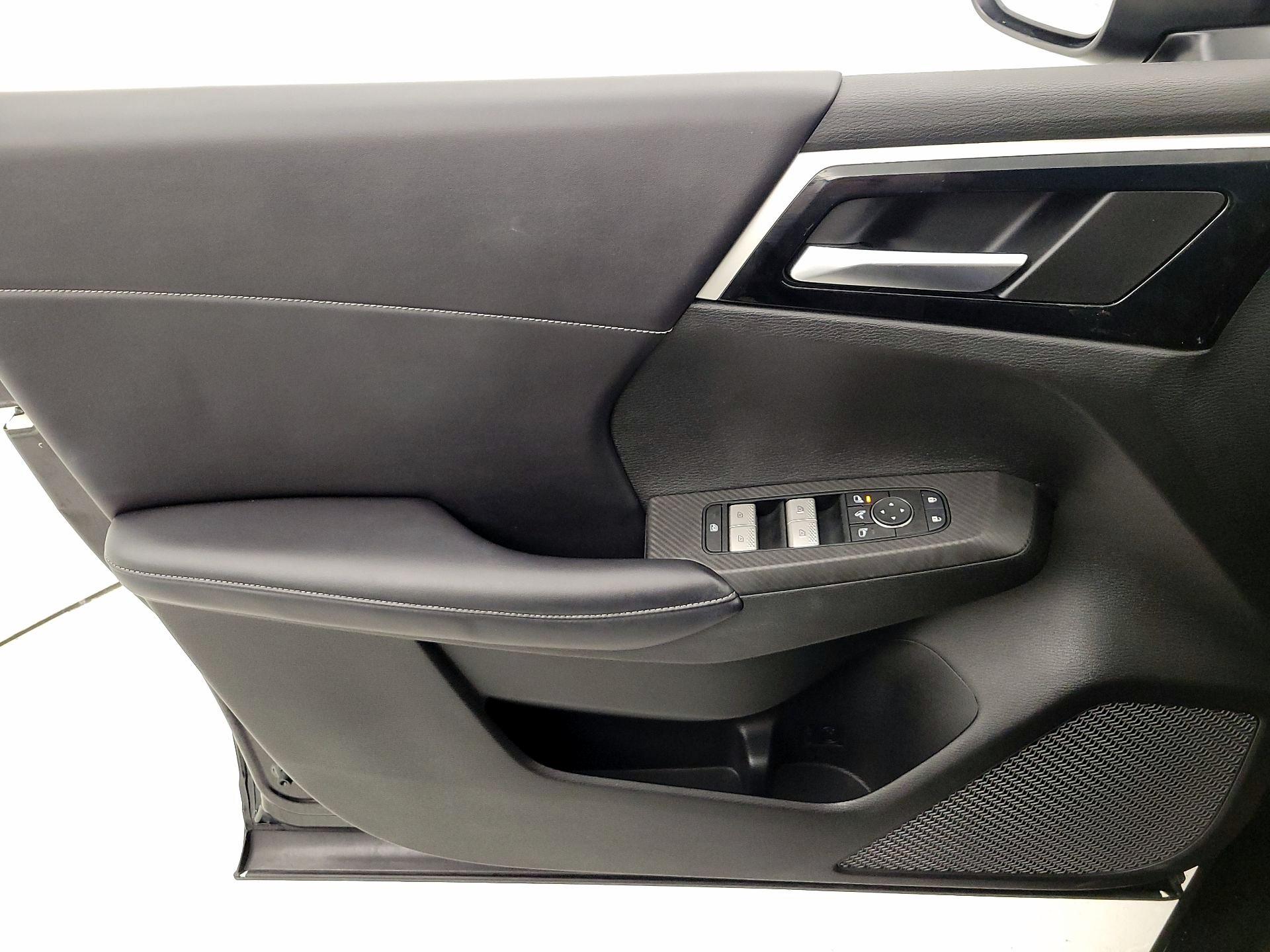 Thumbnail: 2023 Mitsubishi Outlander - 12