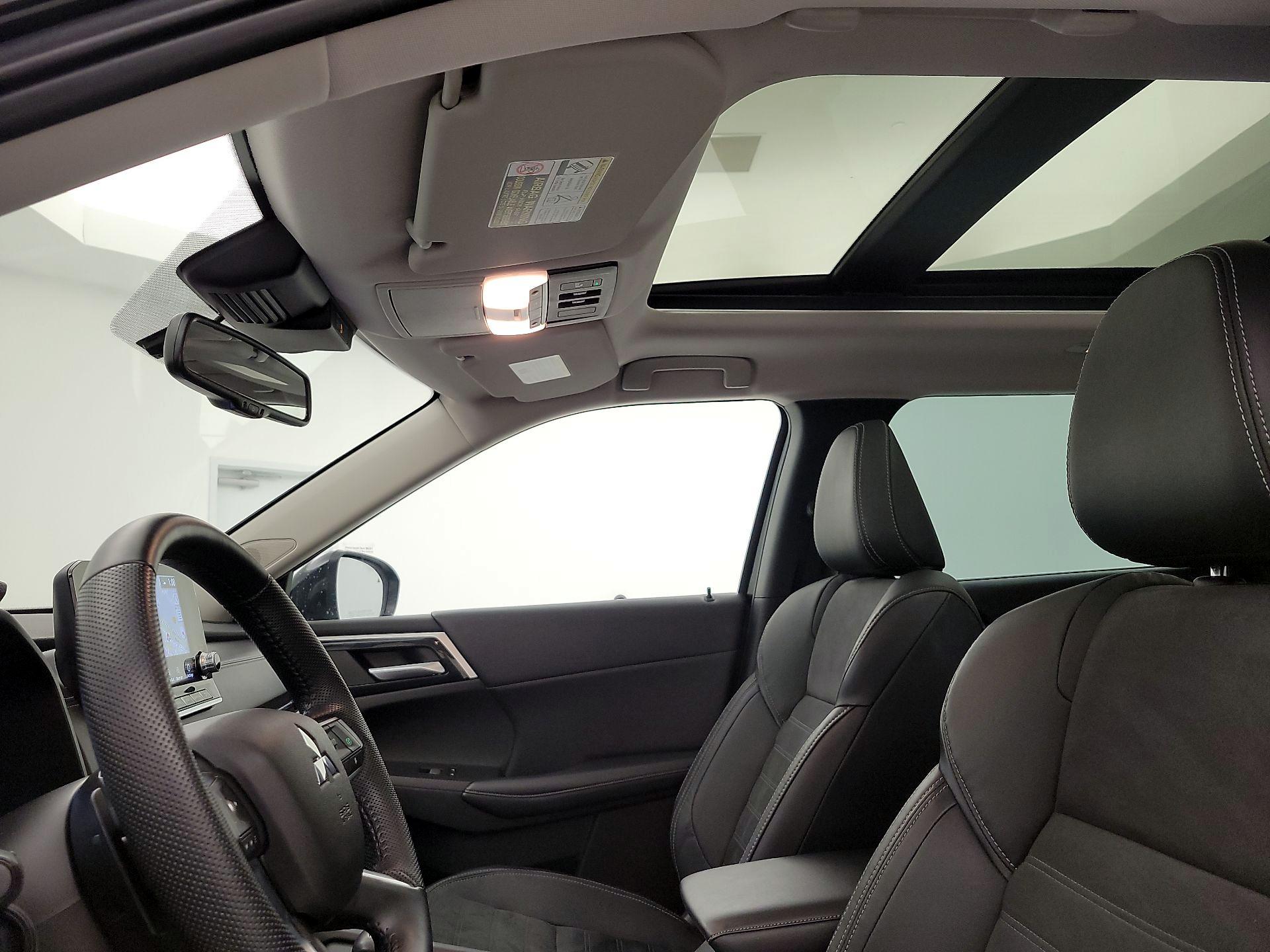 Thumbnail: 2023 Mitsubishi Outlander - 20