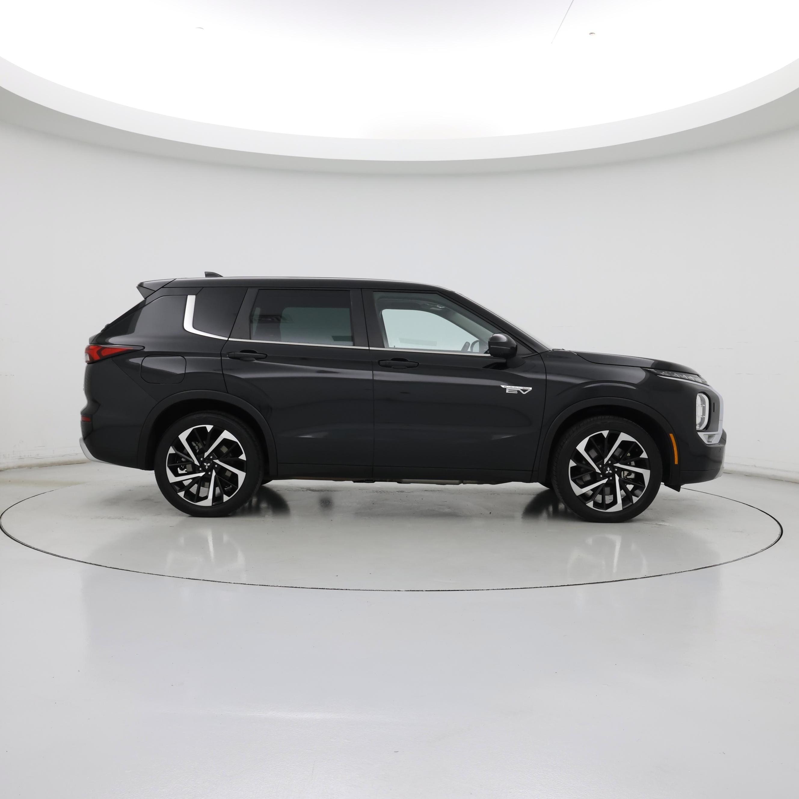 Thumbnail: 2023 Mitsubishi Outlander - 7