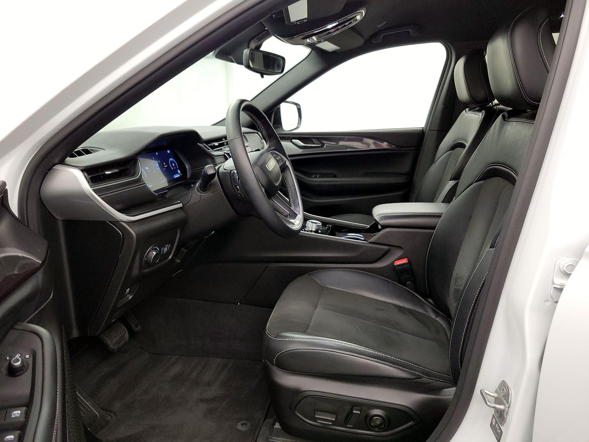 Thumbnail: 2022 Jeep Grand Cherokee - 11