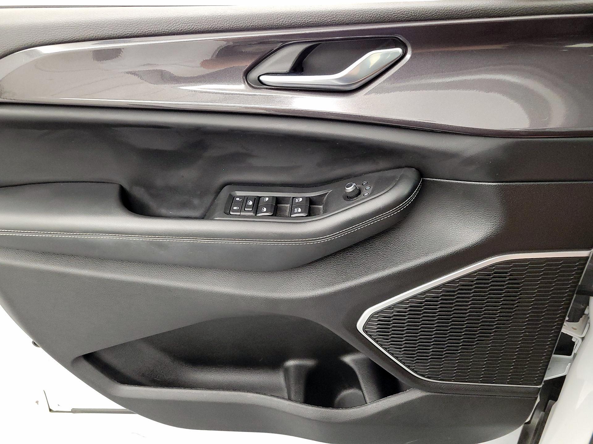 Thumbnail: 2022 Jeep Grand Cherokee - 12