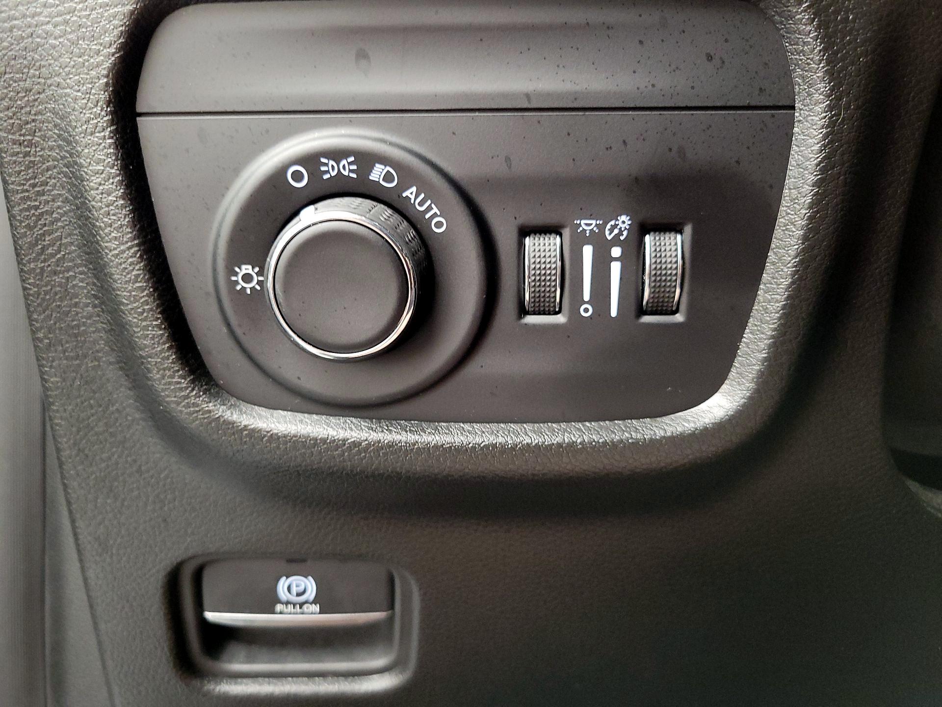 Thumbnail: 2022 Jeep Grand Cherokee - 13