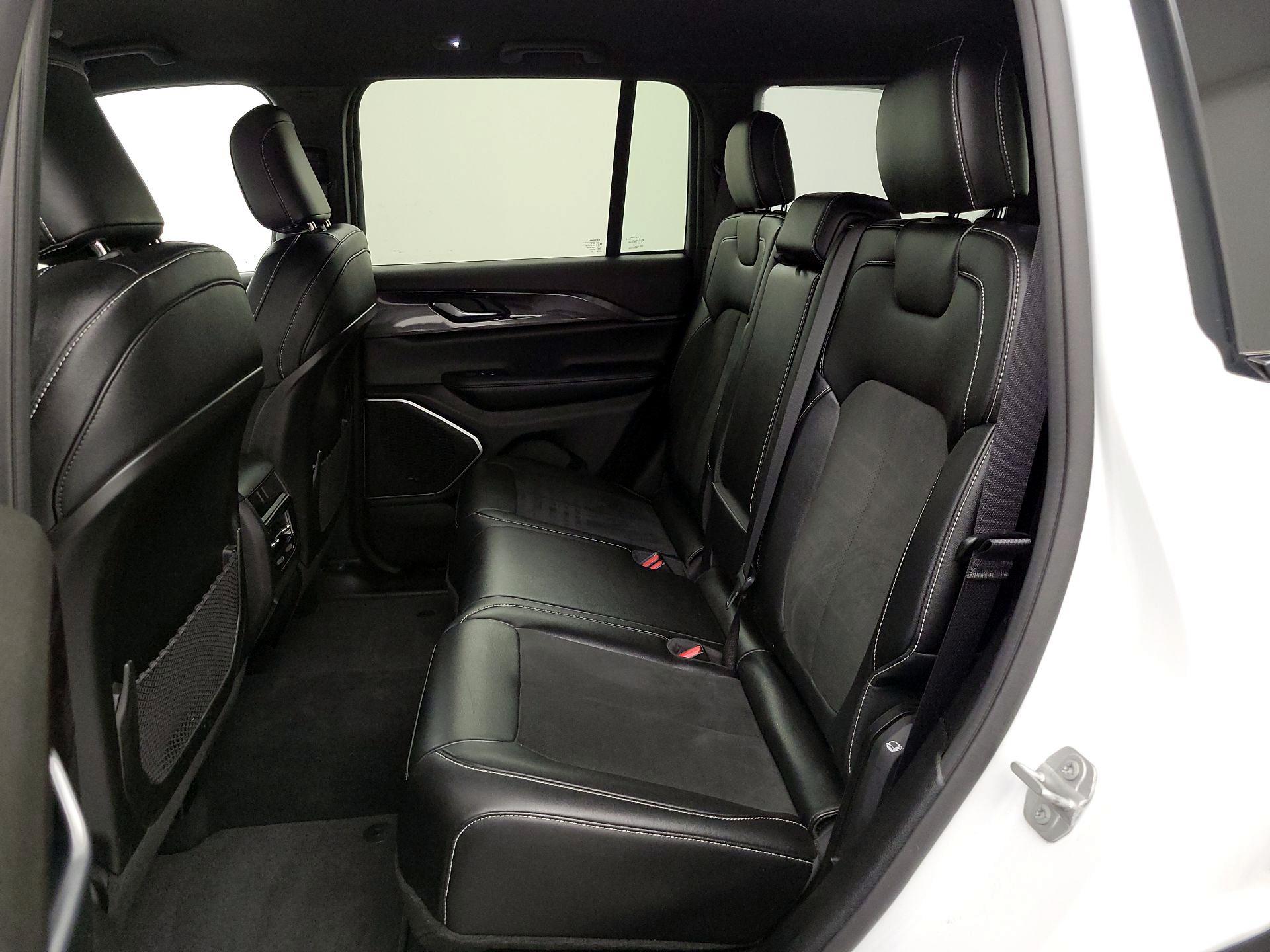 Thumbnail: 2022 Jeep Grand Cherokee - 19