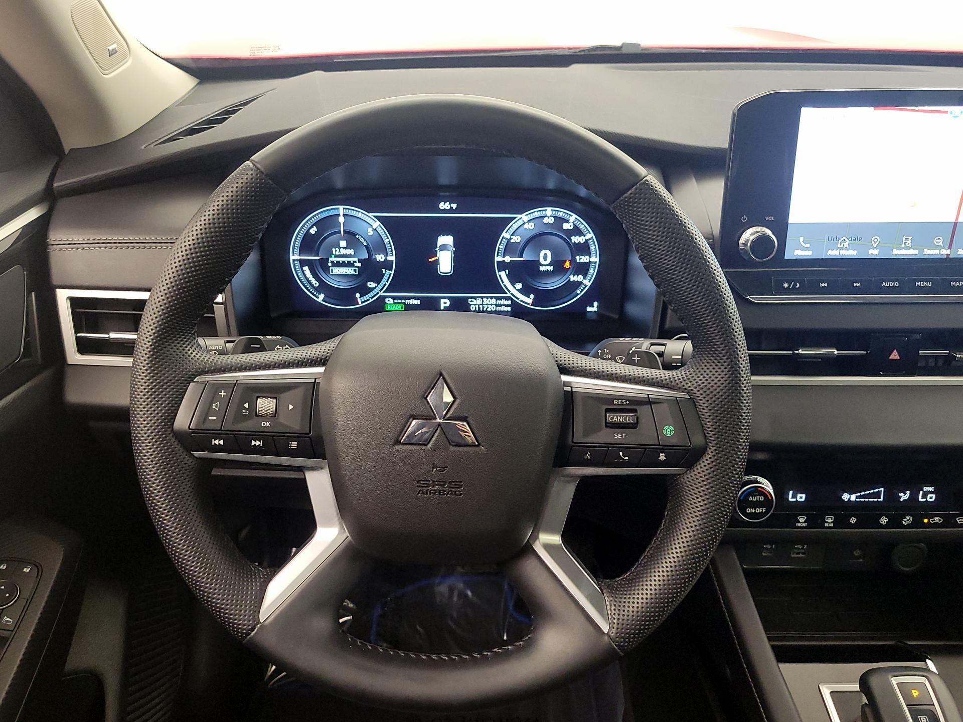 Thumbnail: 2023 Mitsubishi Outlander - 10