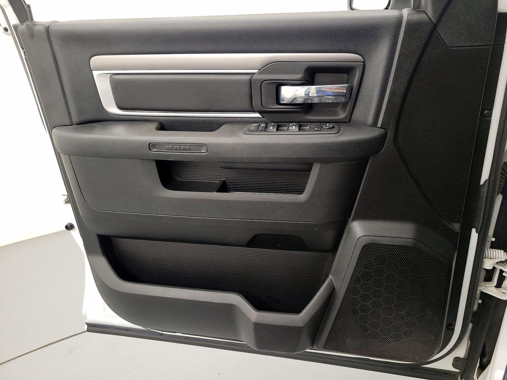 Thumbnail: 2021 RAM 1500 Classic - 12