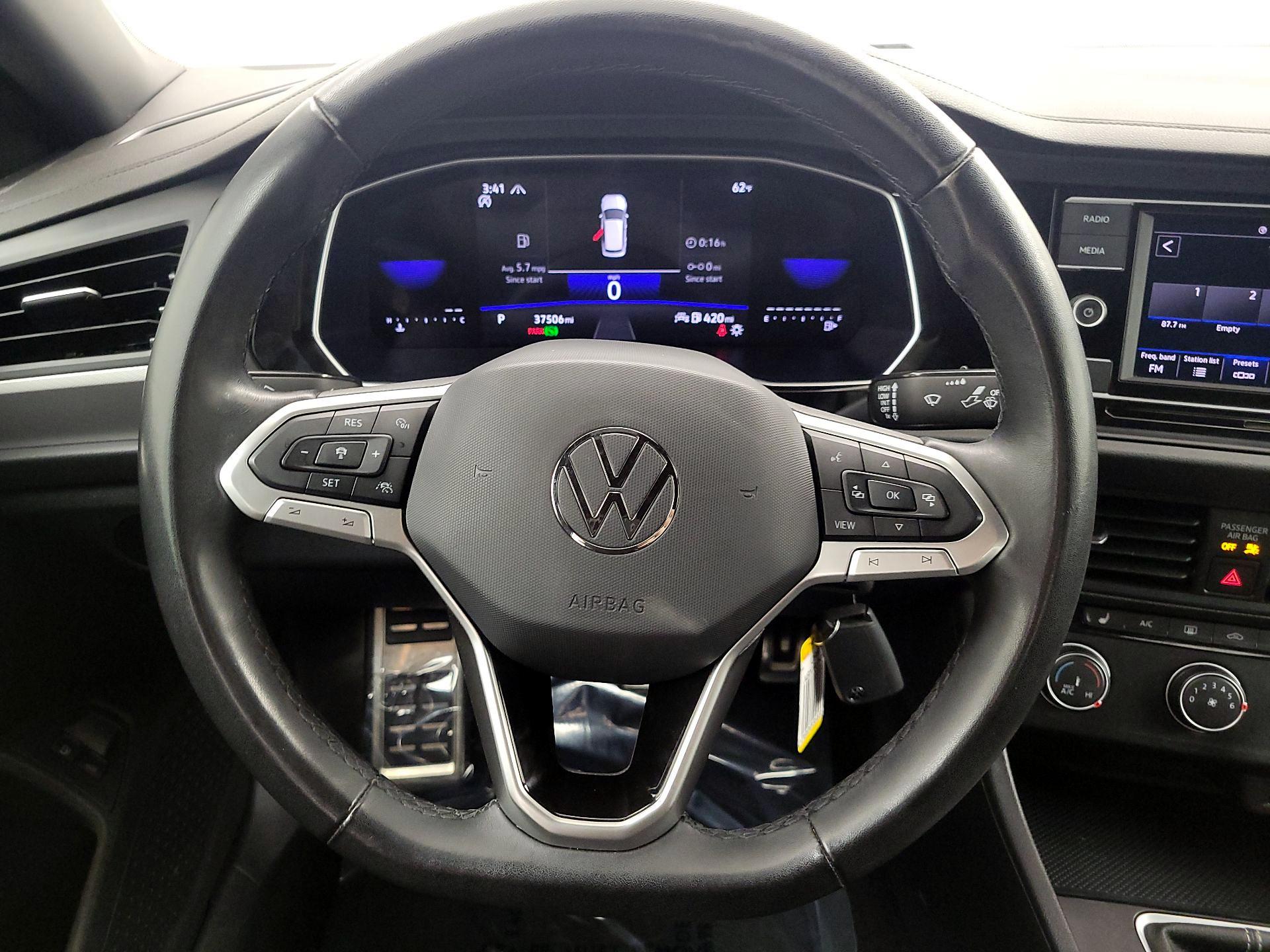 Thumbnail: 2024 Volkswagen Jetta - 10