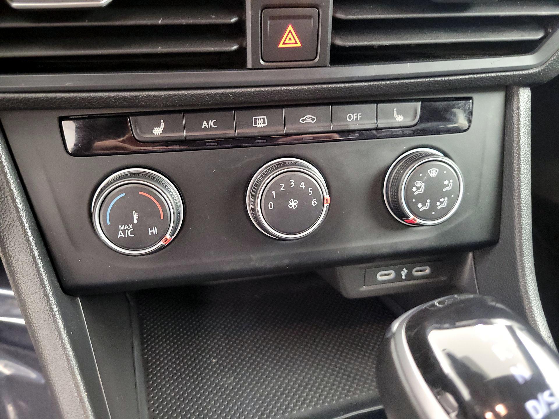 Thumbnail: 2024 Volkswagen Jetta - 16